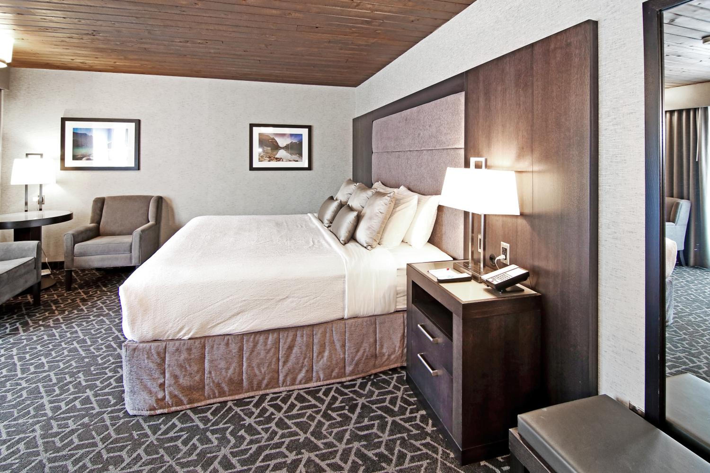 King Room - Non-Smoking - Photo 12