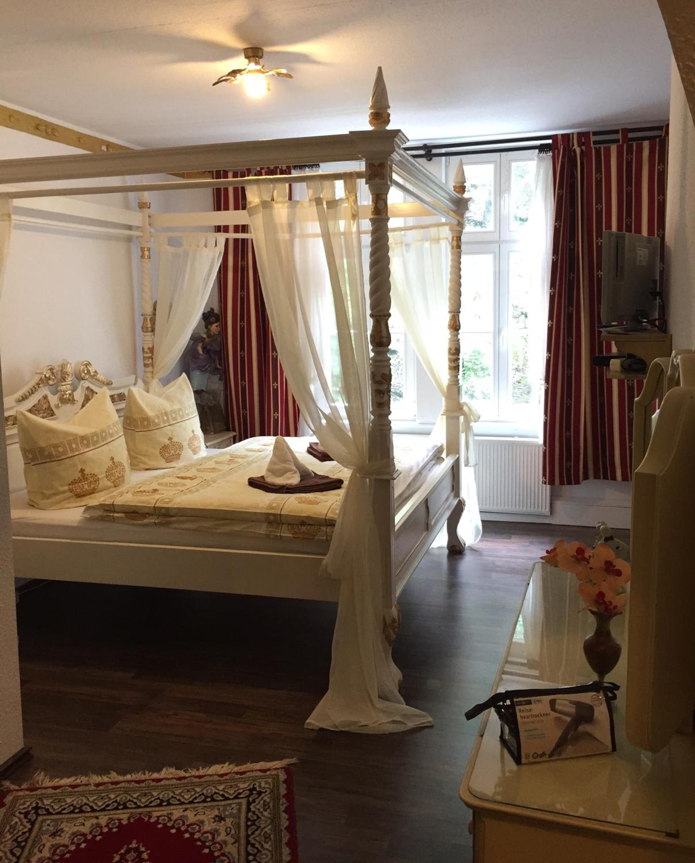 Deluxe Double Room "Cinderella Room" photo 3