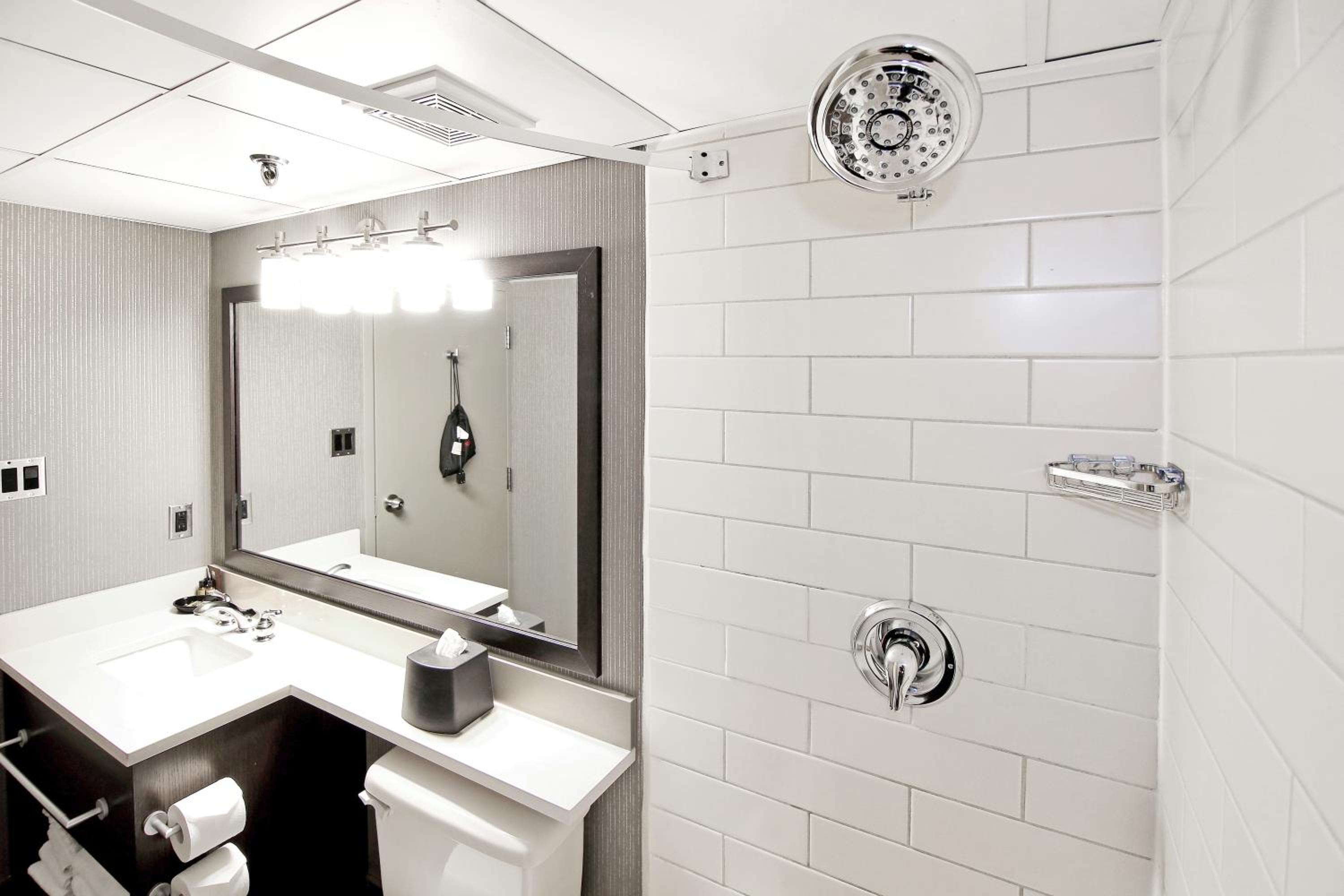 King Room - Non-Smoking - Photo 10