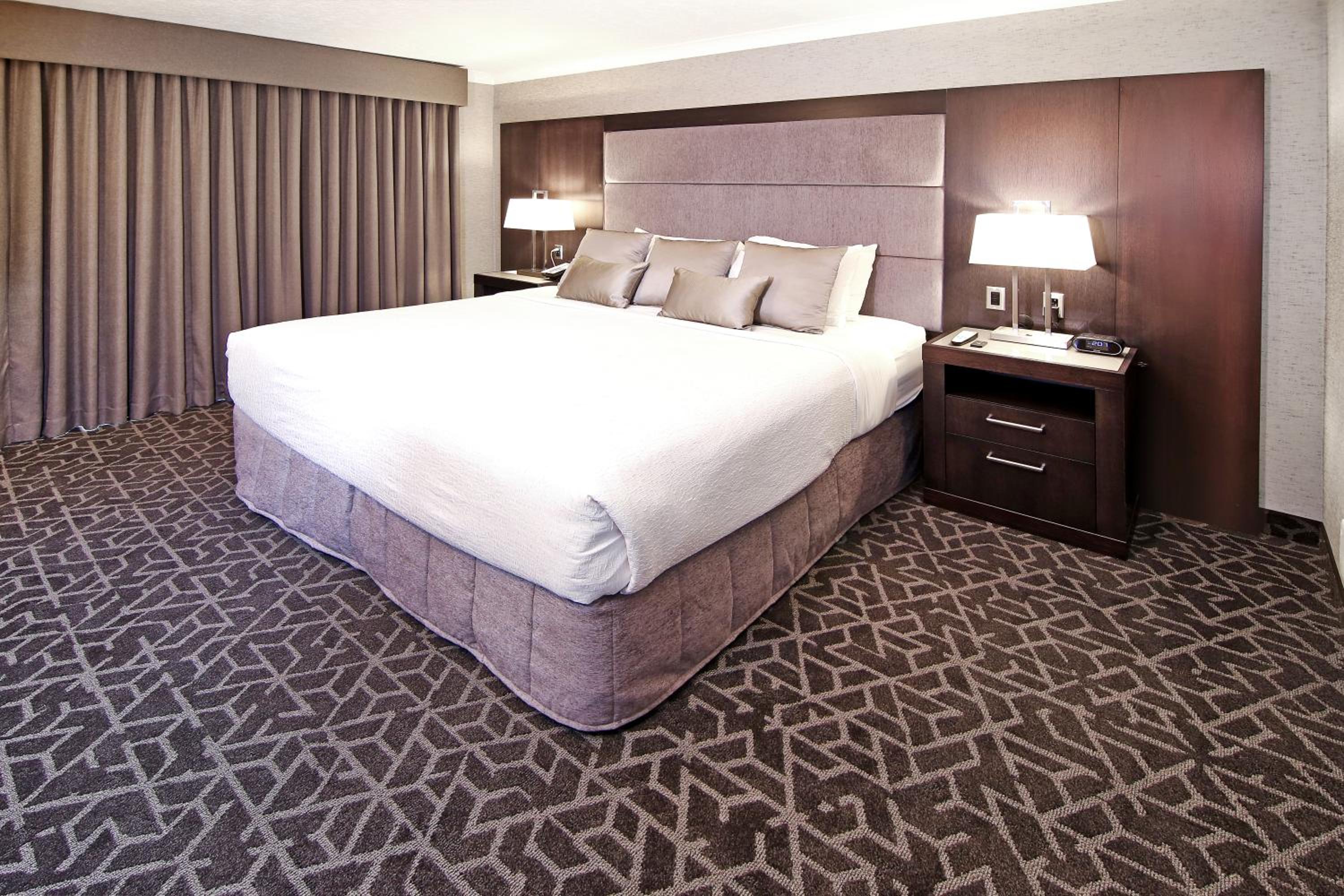 King Suite with Hot Tub - Photo 3