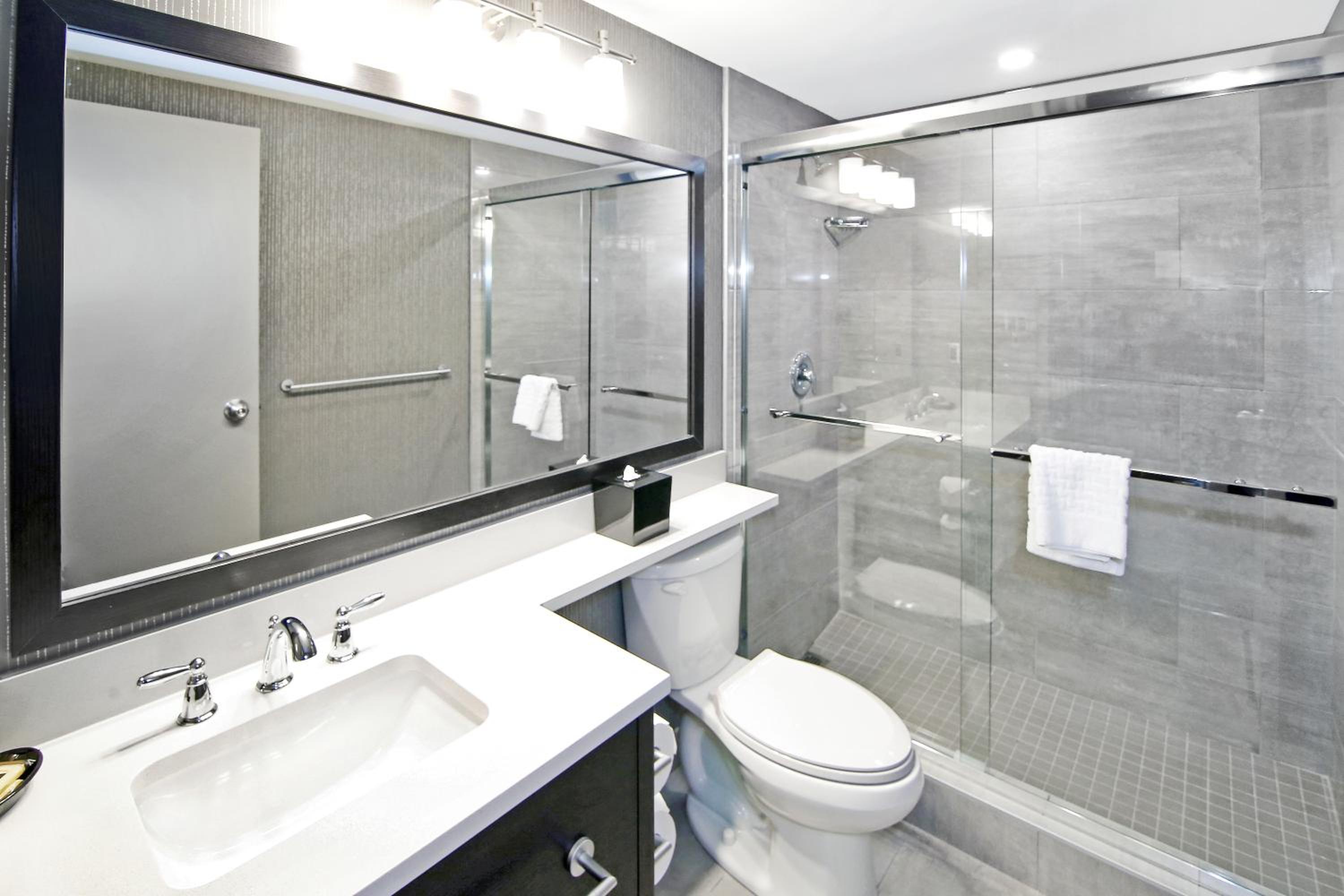 King Suite with Hot Tub - Photo 13