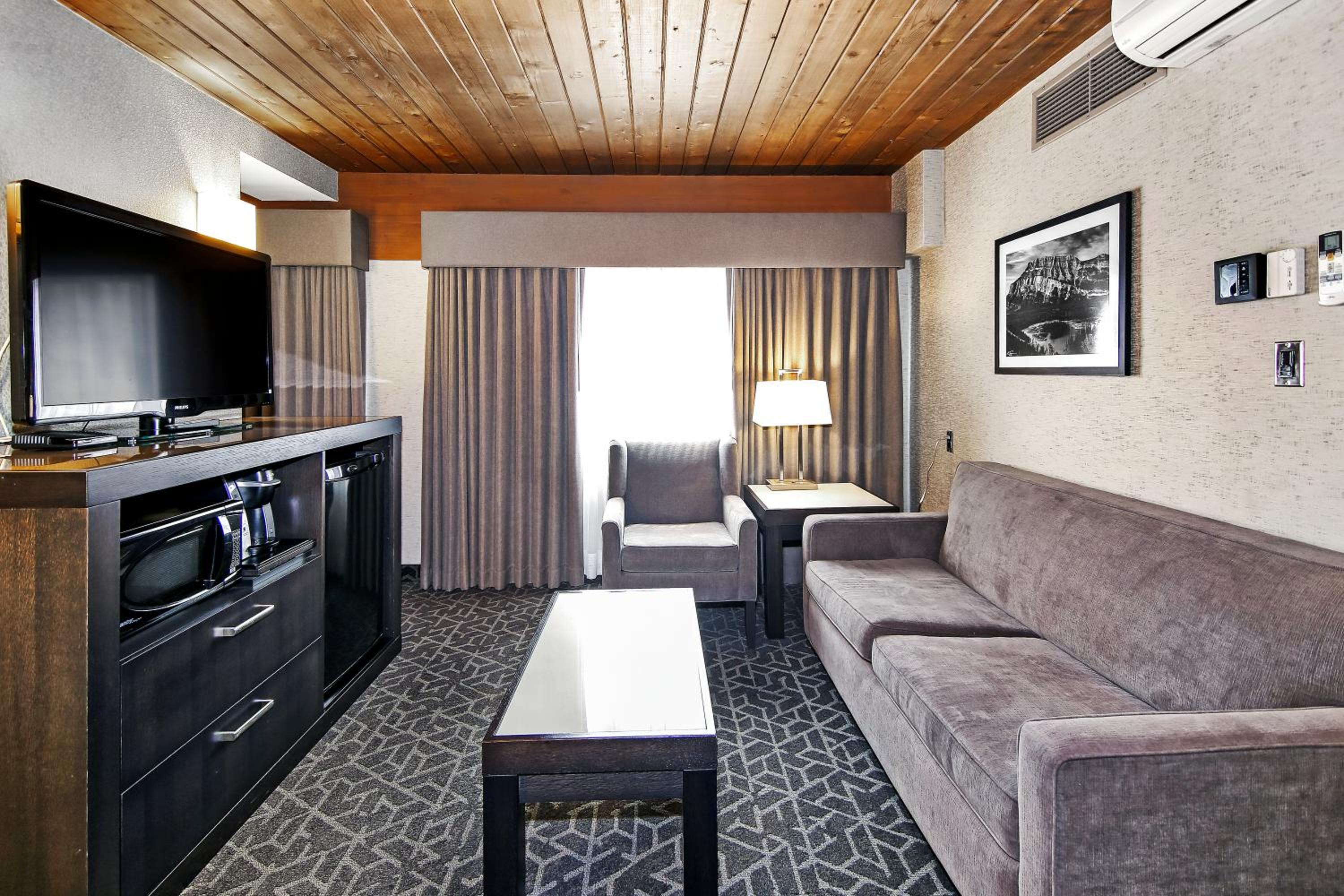 Double Queen Room with Sofa Bed - Non-Smoking photo 3