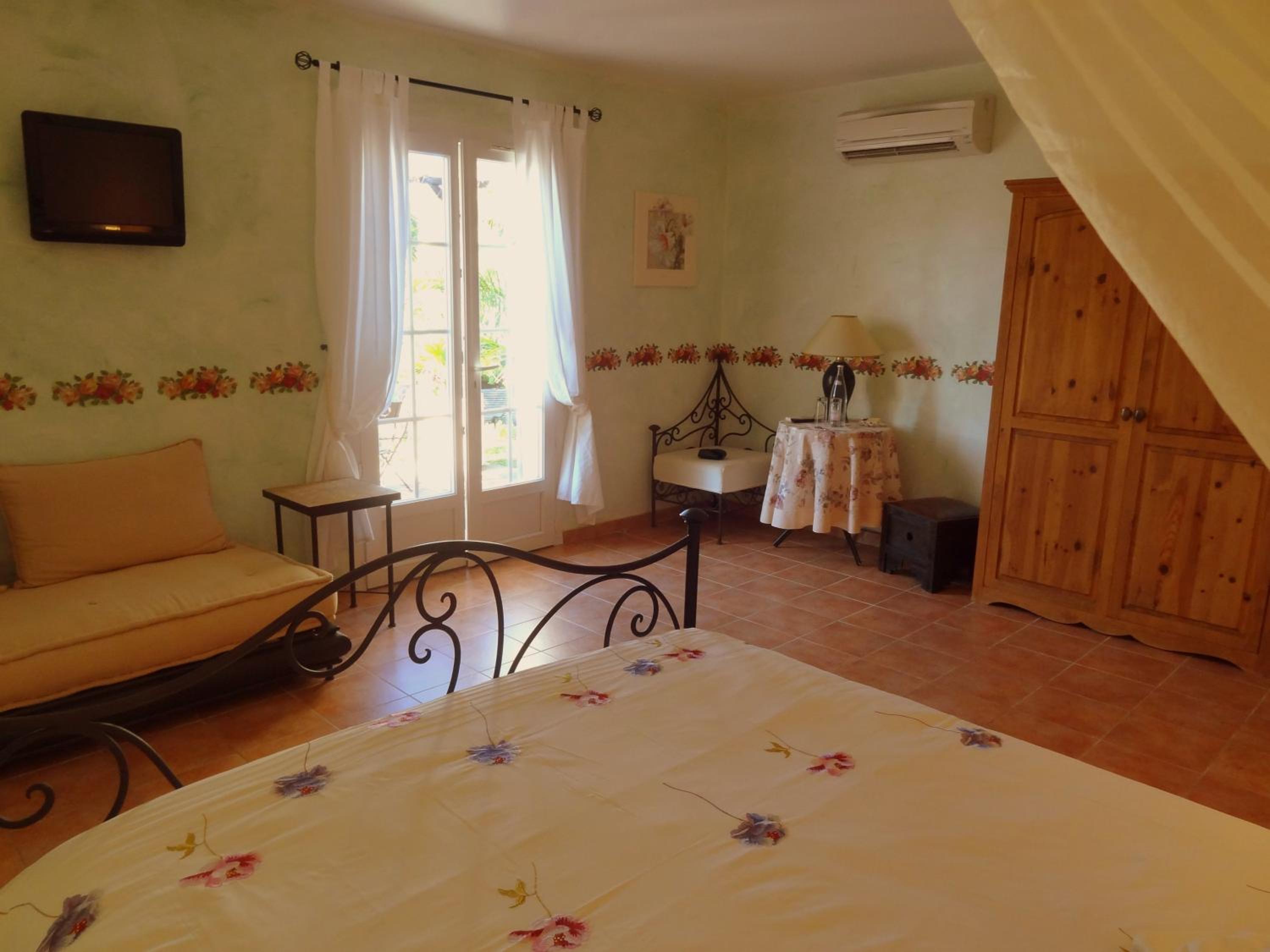 Superior Room with Private Terrace and Garden View photo 2