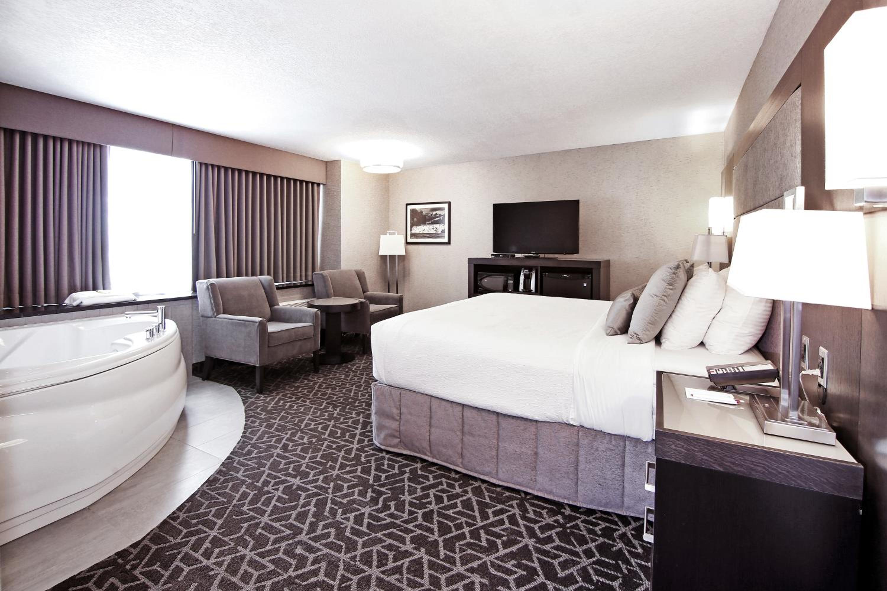 King Suite with Spa Bath - Photo 6