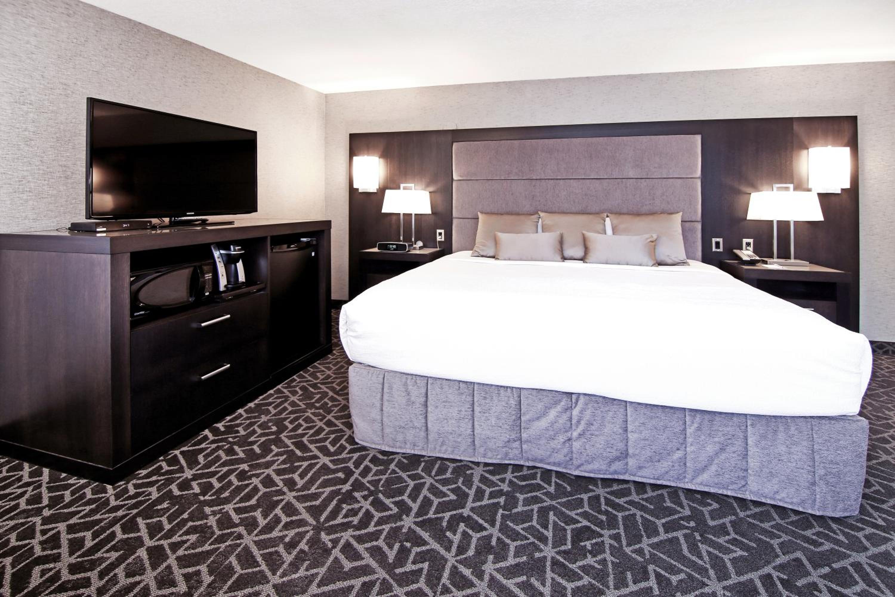 King Suite with Spa Bath - Photo 1