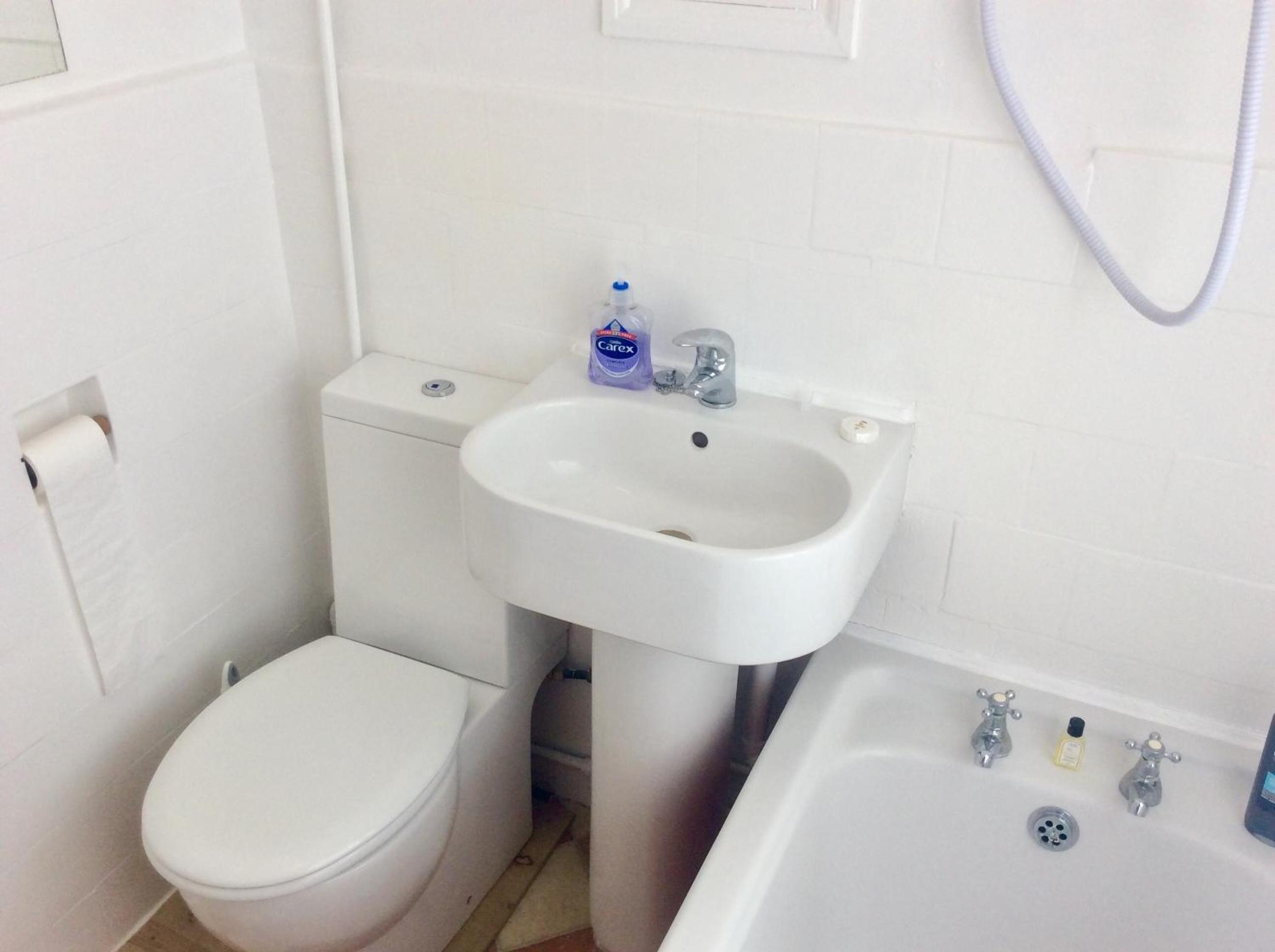 Double Room on Ground Floor with Patio Access - Photo 5