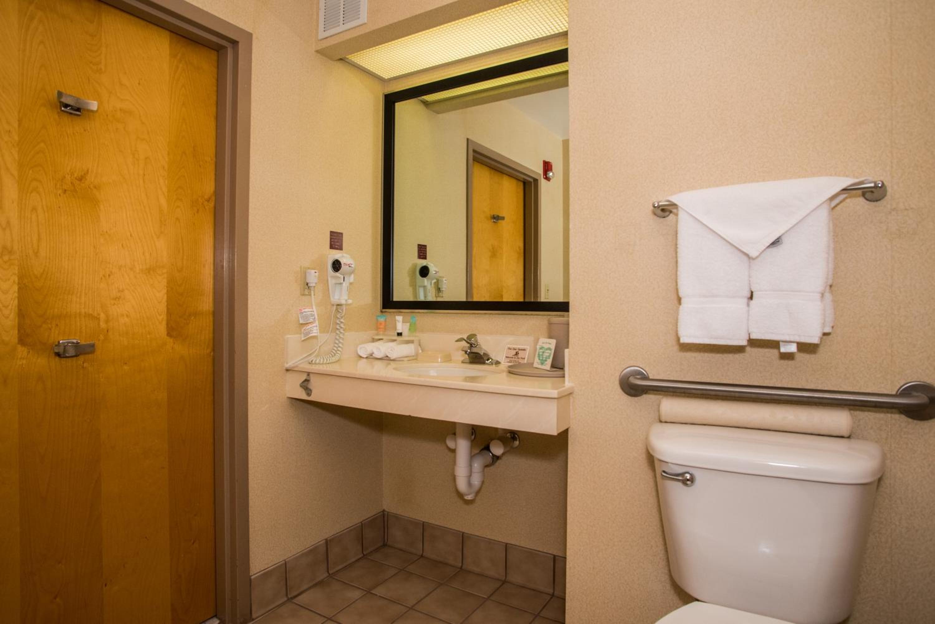 King Room - Disability Access/Non-Smoking photo 2