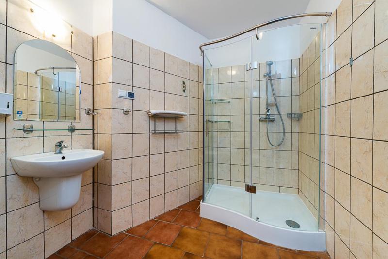 Large Twin Room - Photo 7