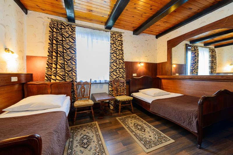 Large Twin Room - Photo 5