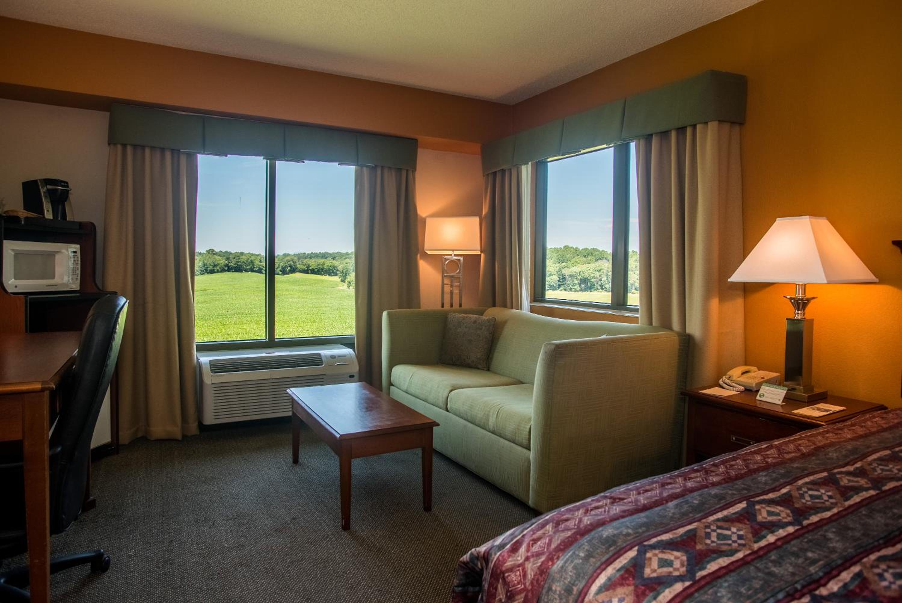 King Room with Mountain View - Non-Smoking - Photo 2