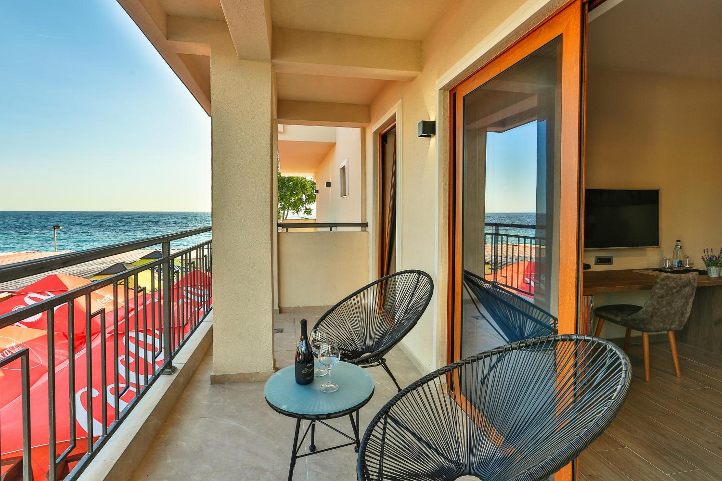 One-Bedroom Suite - Photo 5