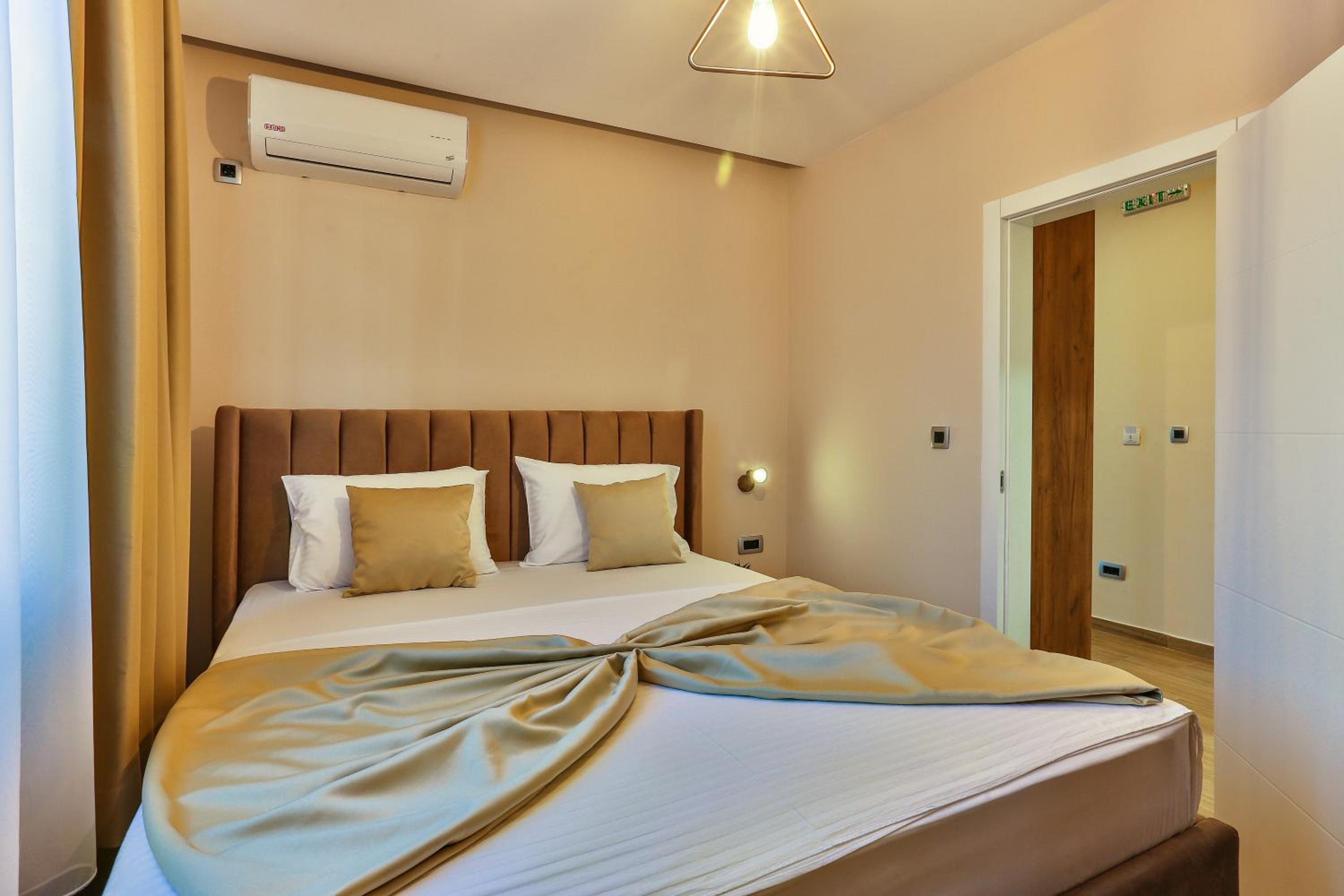 One-Bedroom Suite - Photo 4