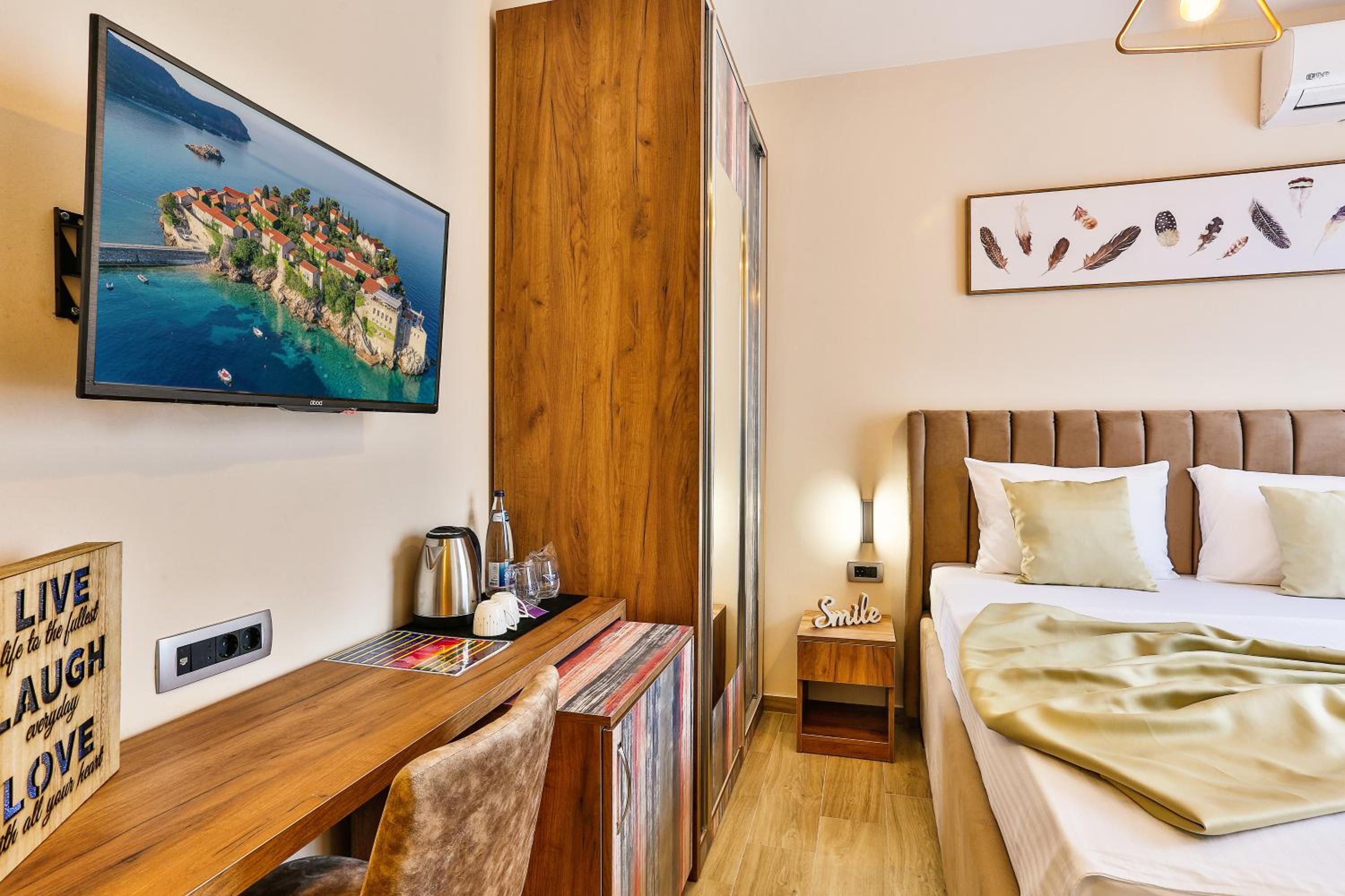 Double Room - Photo 7