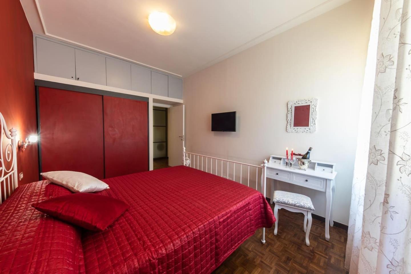 Three-Bedroom Apartment - Photo 34
