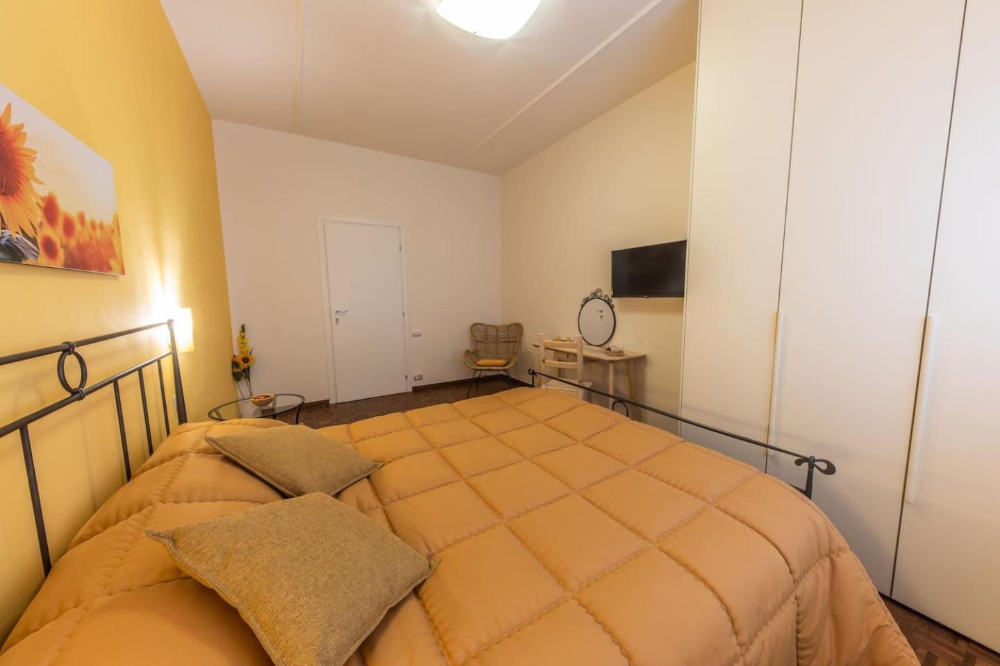 Three-Bedroom Apartment - Photo 25