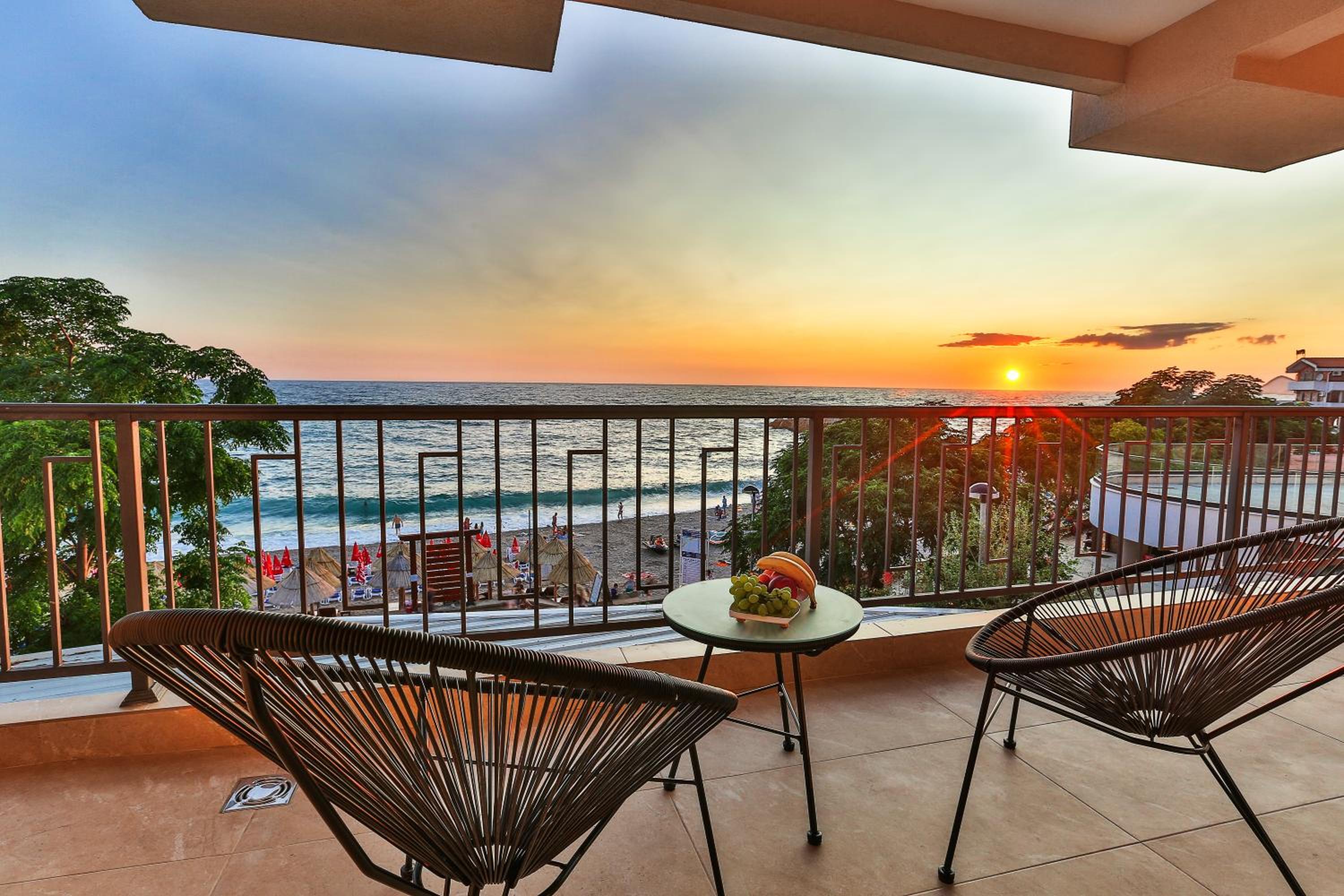 Deluxe Double Room with Balcony and Sea View - Photo 9