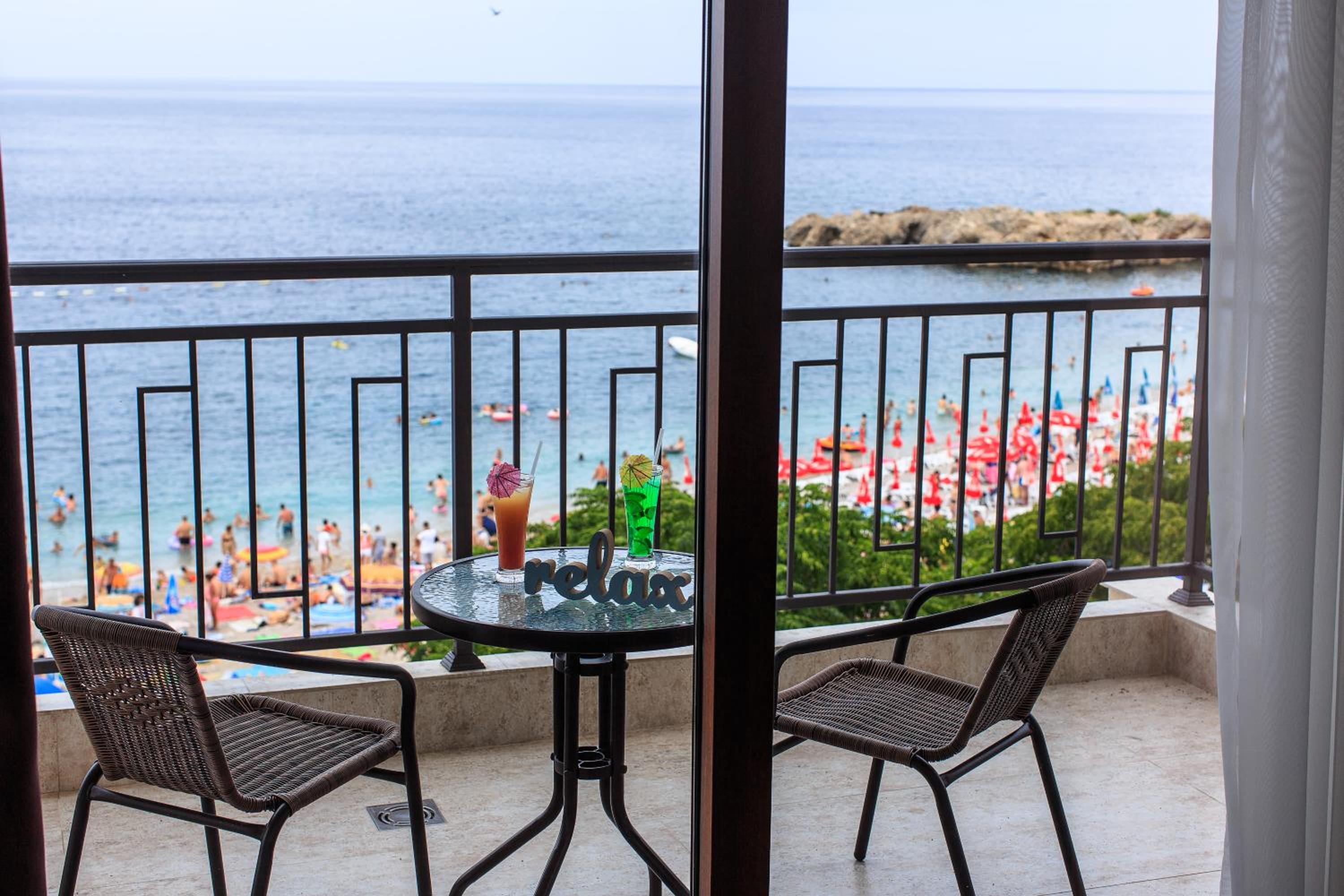 Deluxe Family Room with Terrace and Sea View - Photo 11