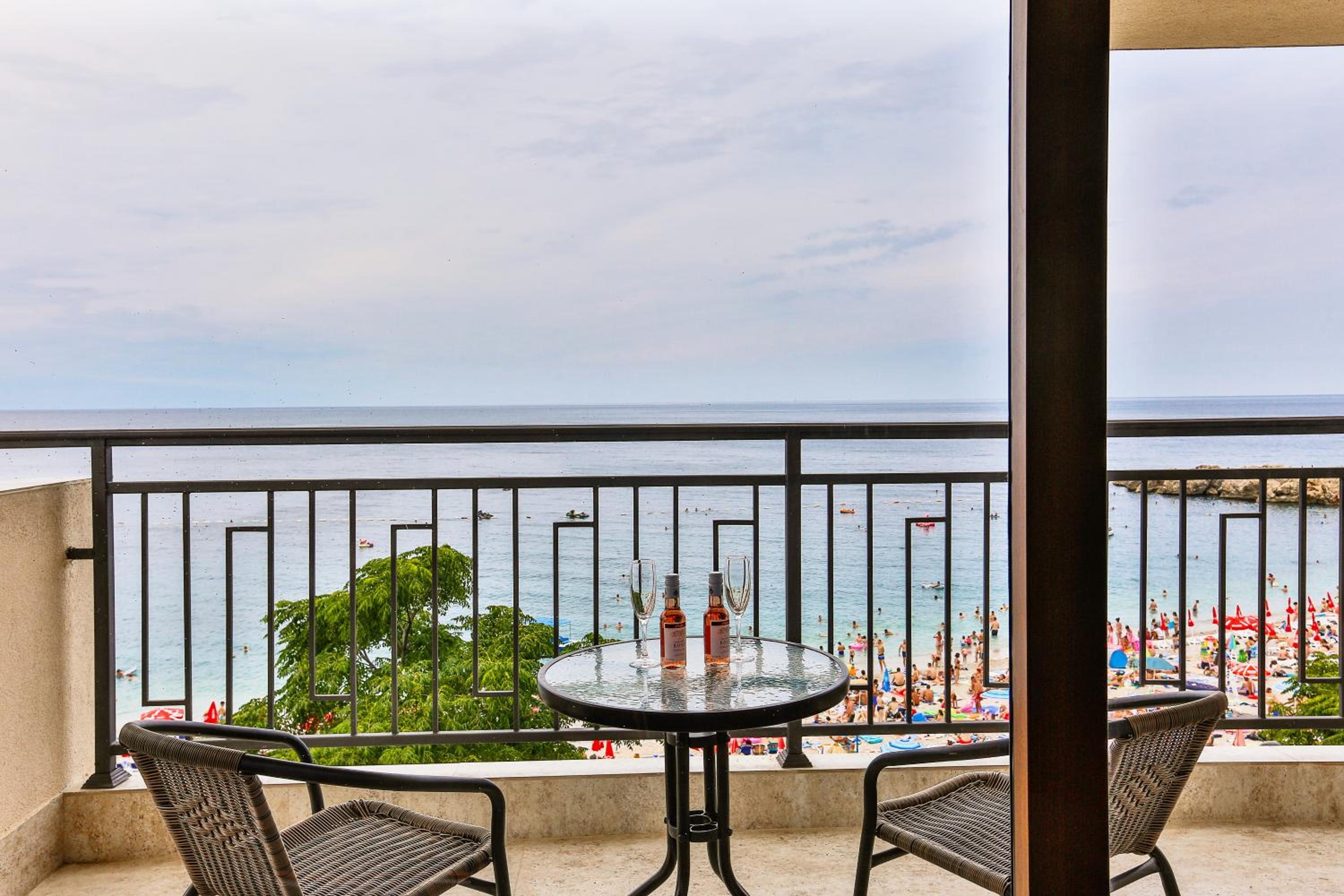 Deluxe Double Room with Balcony and Sea View - Photo 5