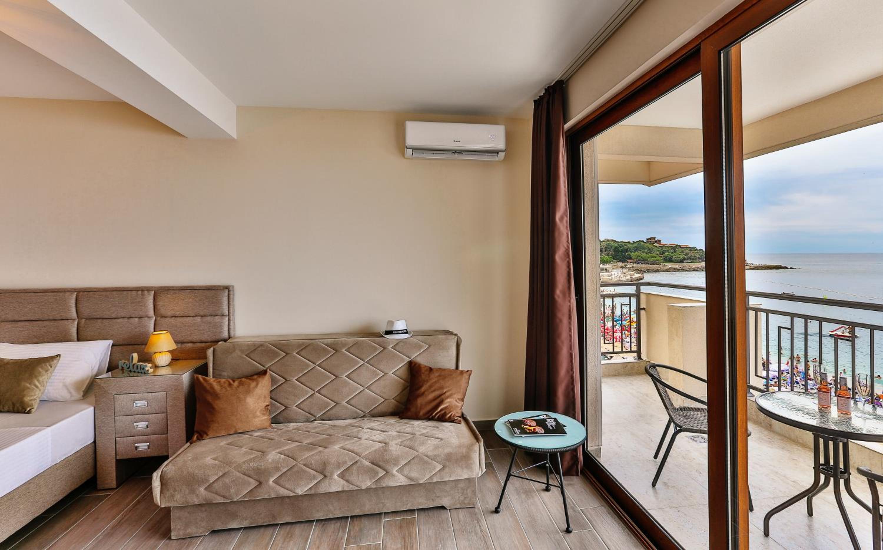 Deluxe Double Room with Balcony and Sea View - Photo 20