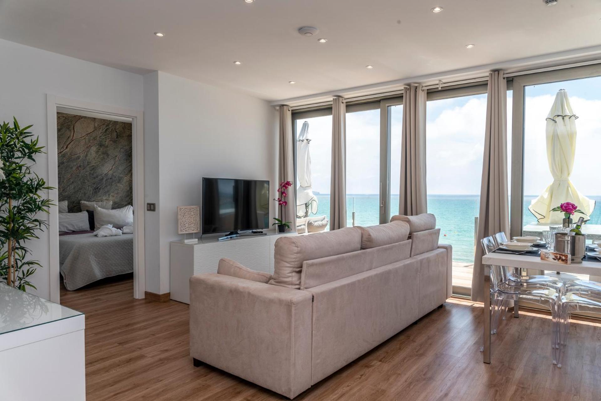 Premium Penthouse Two-Bedroom Apartment with Sea View photo 3