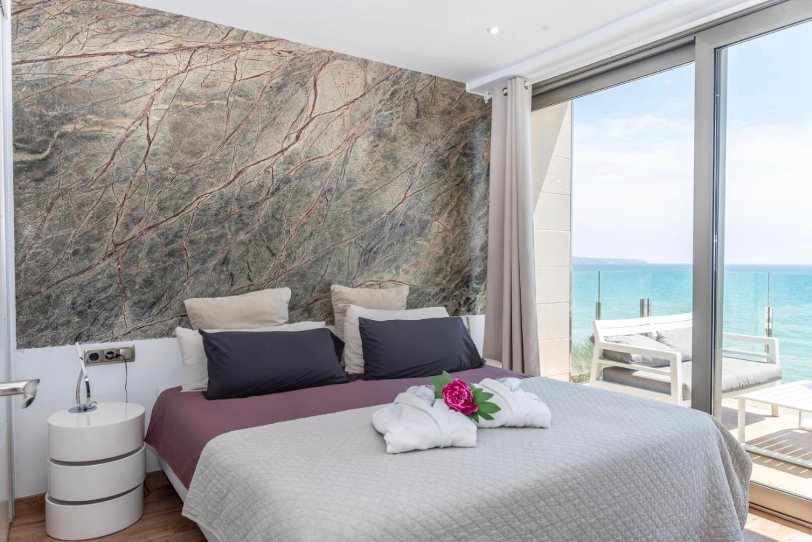 Apartamento Ático de Dos Habitaciones Premium con Vista al Mar