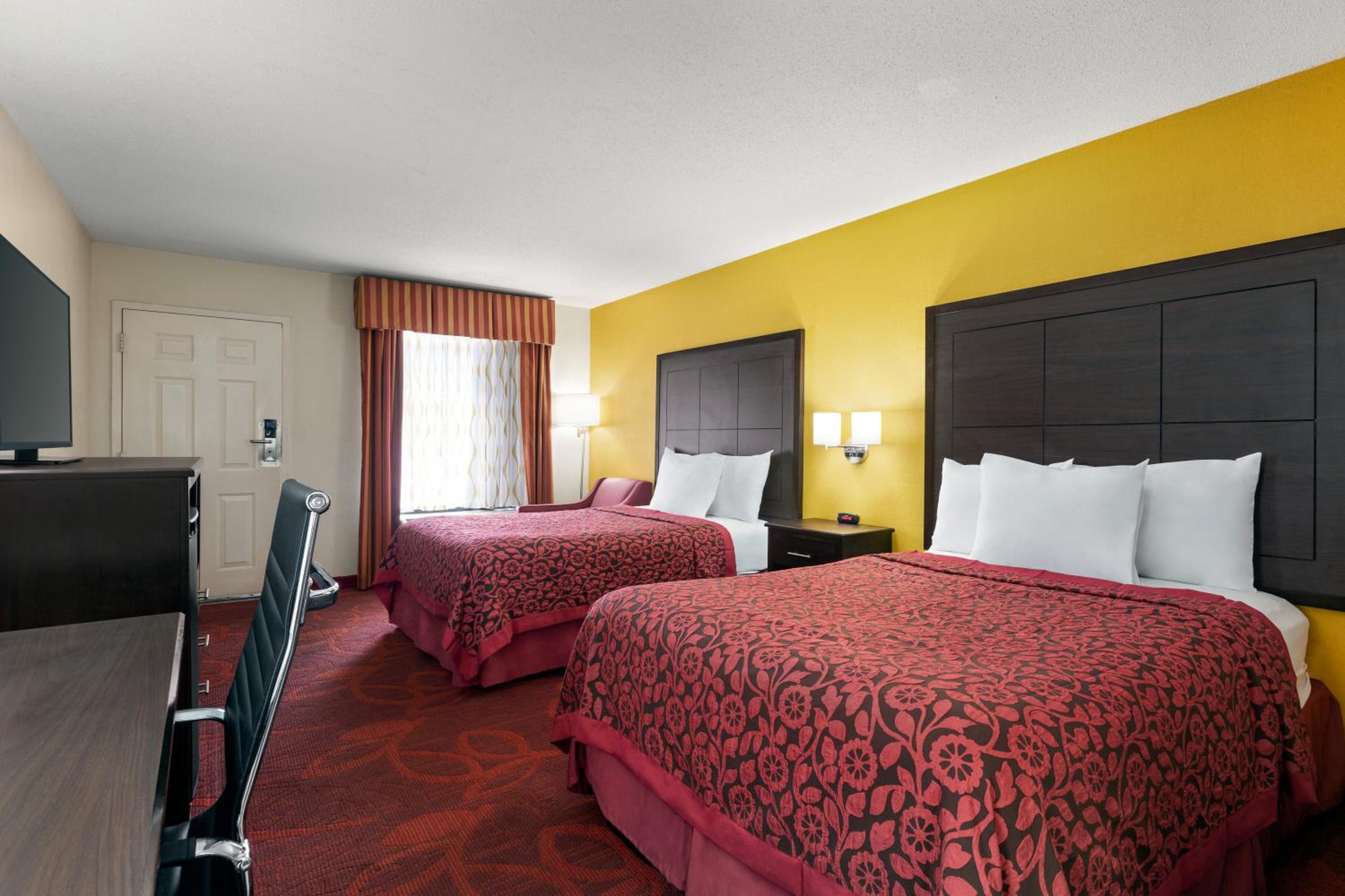Double Room with Two Double Beds - Smoking photo 3