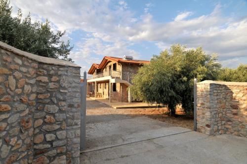 Two-Bedroom House - Photo 10