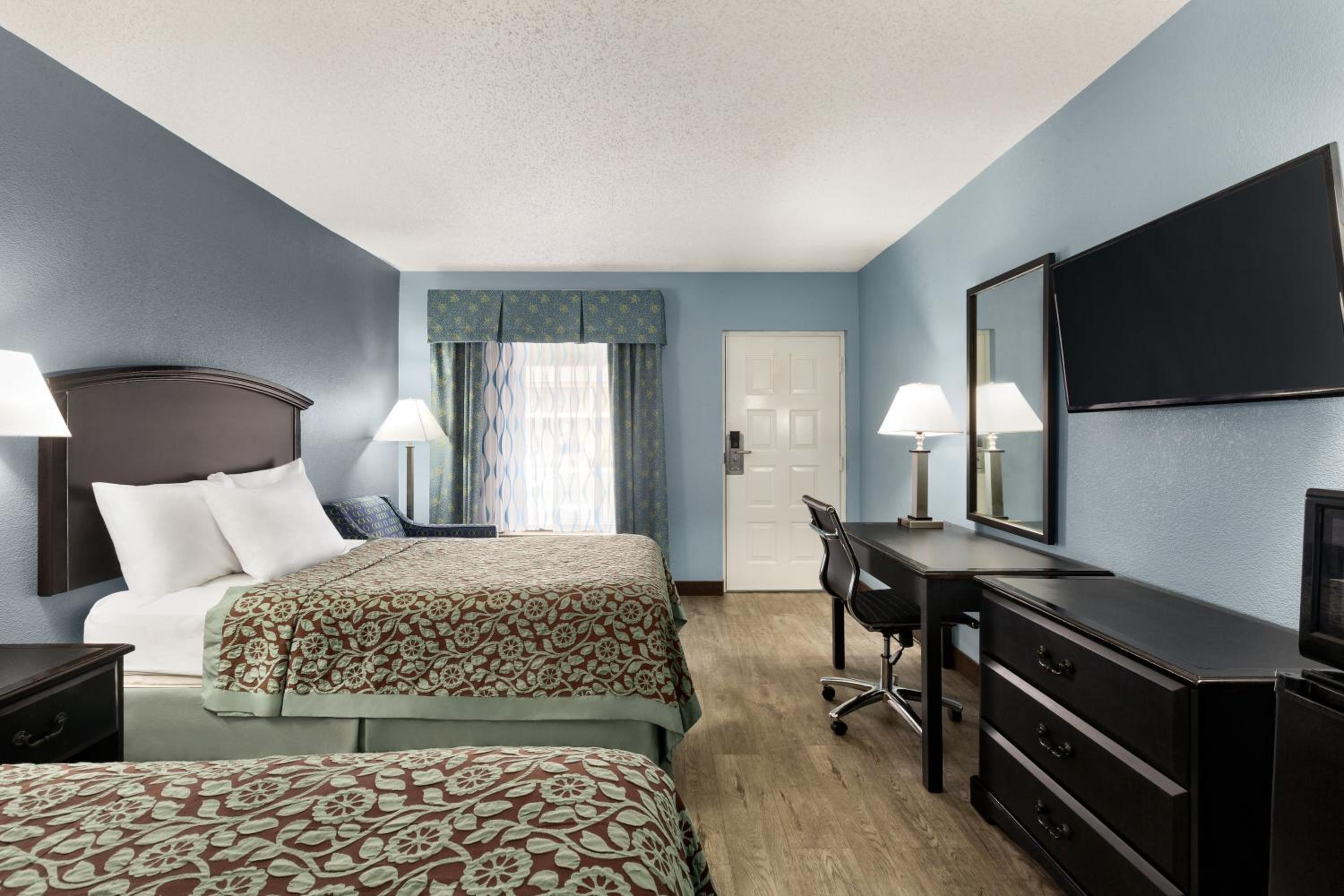 Double Room with Two Double Beds - Smoking photo 1