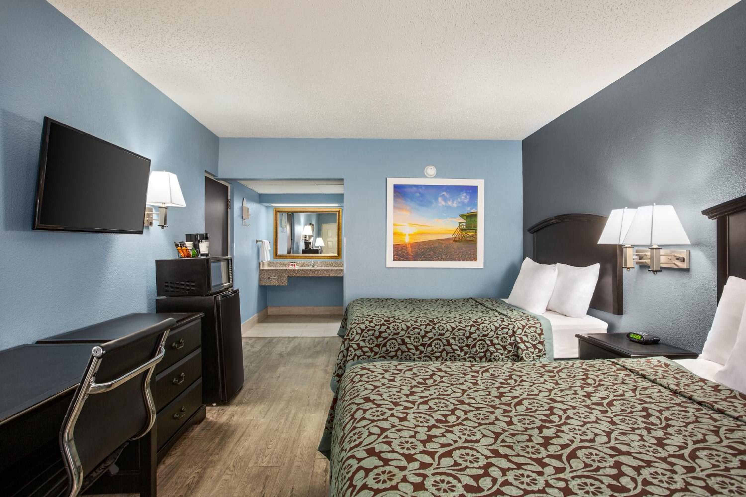 Double Room with Two Double Beds - Smoking photo 2