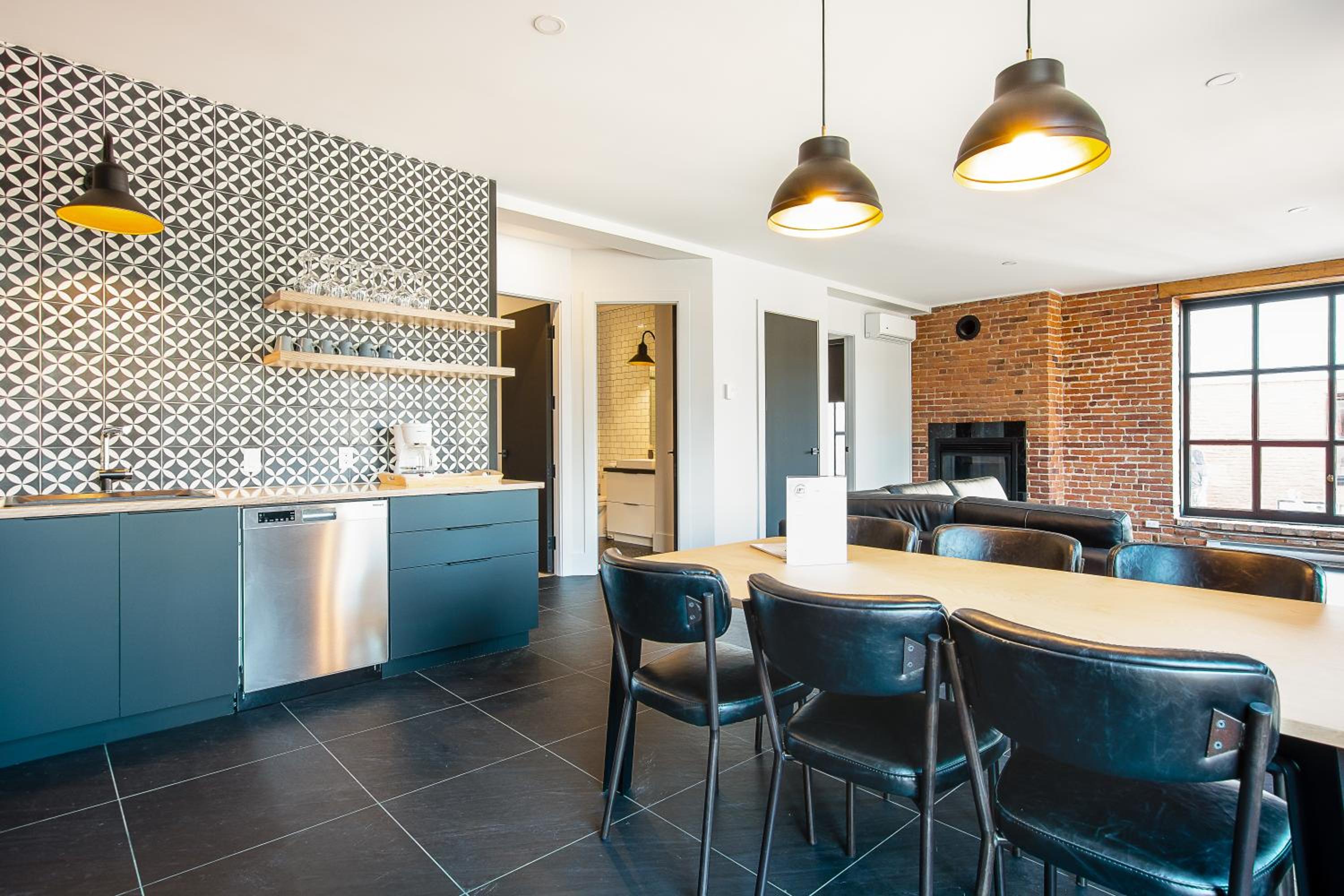 Three-Bedroom Apartment V101