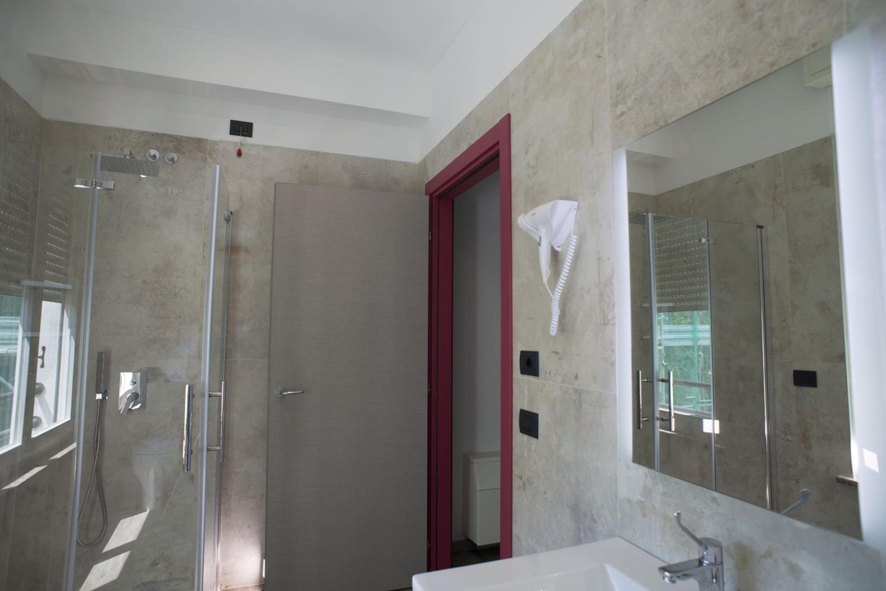Double Room - Photo 15