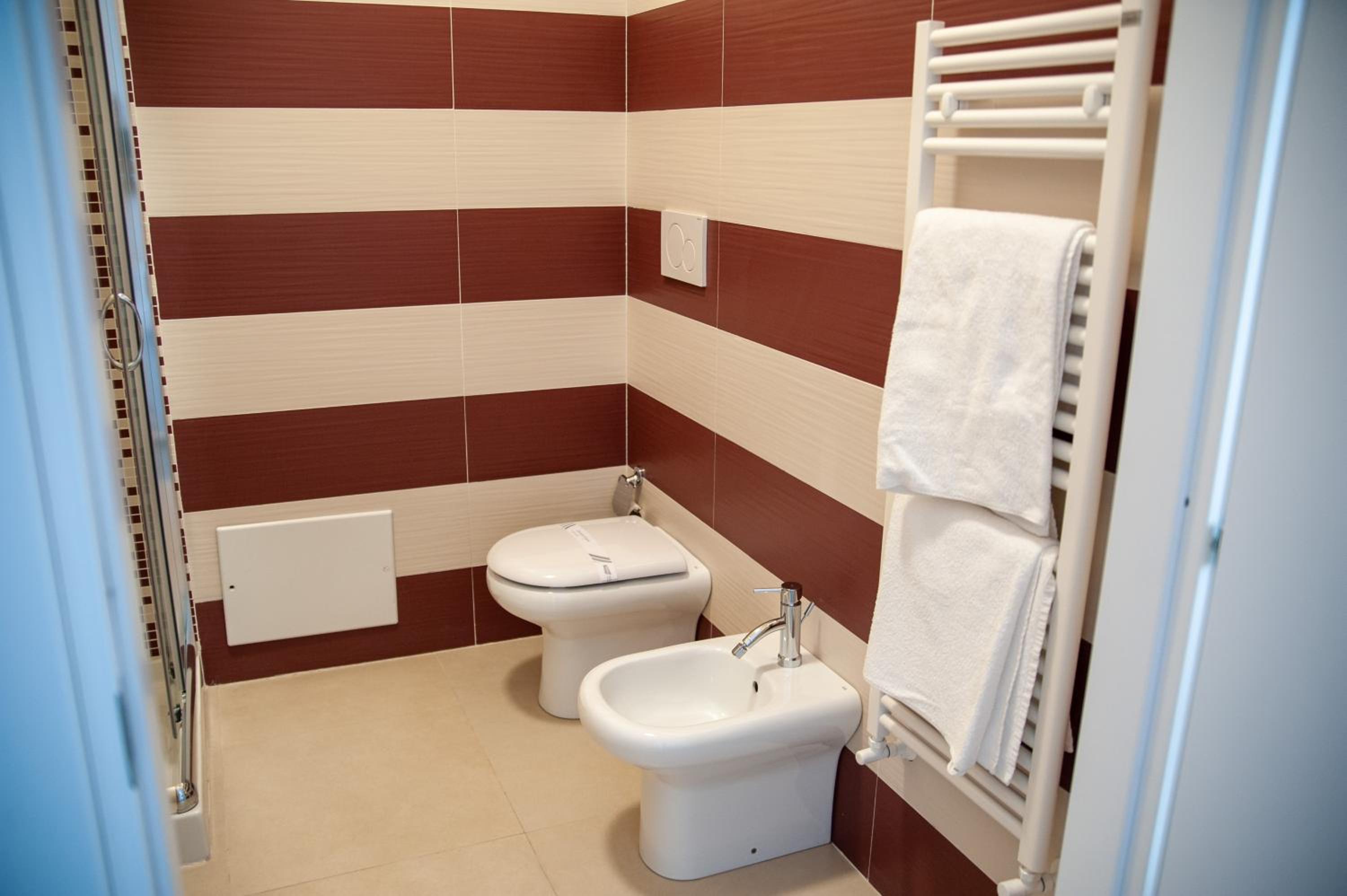 Double Room - Photo 15
