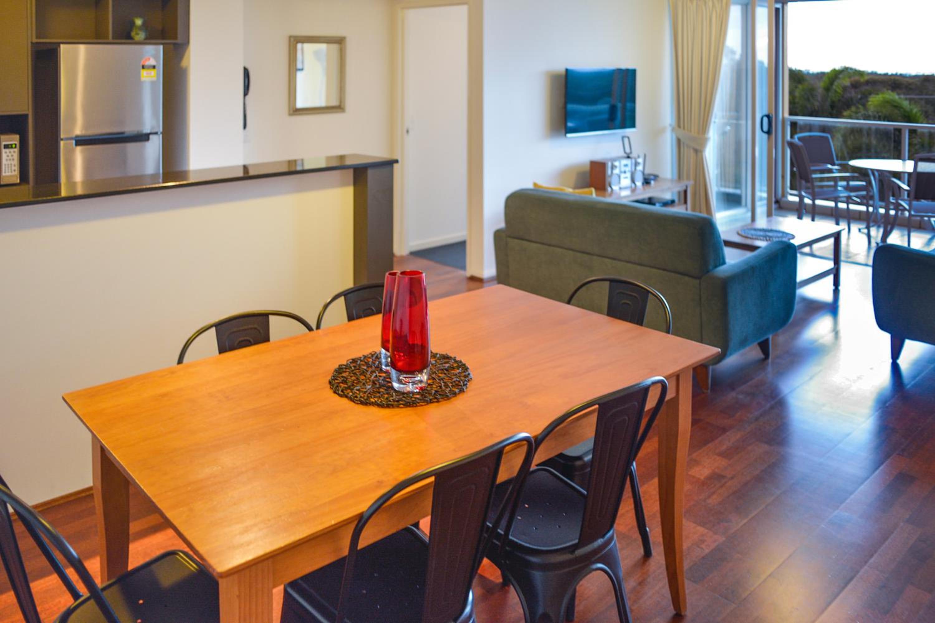 Deluxe Two-Bedroom Apartment with Private Rooftop photo 3
