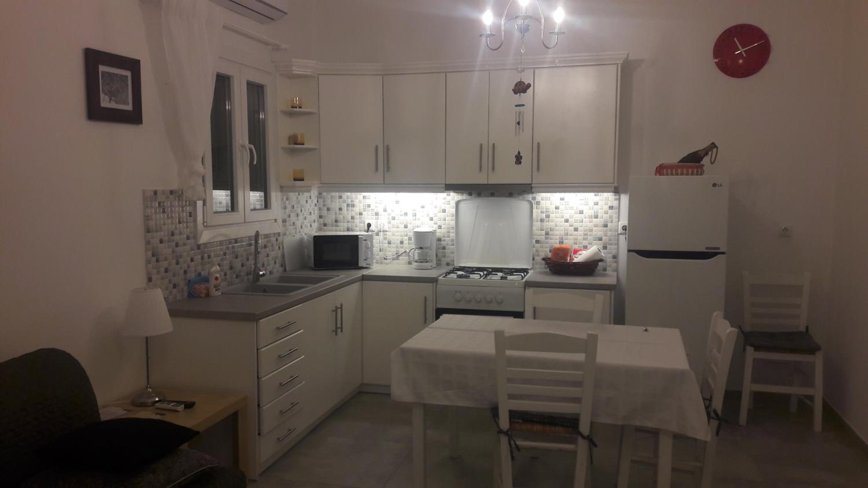 Apartment with Terrace - Photo 7