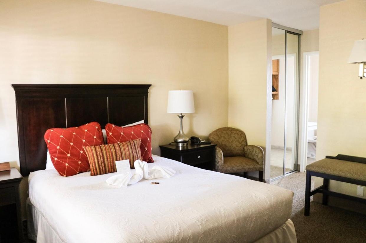Deluxe Queen Room