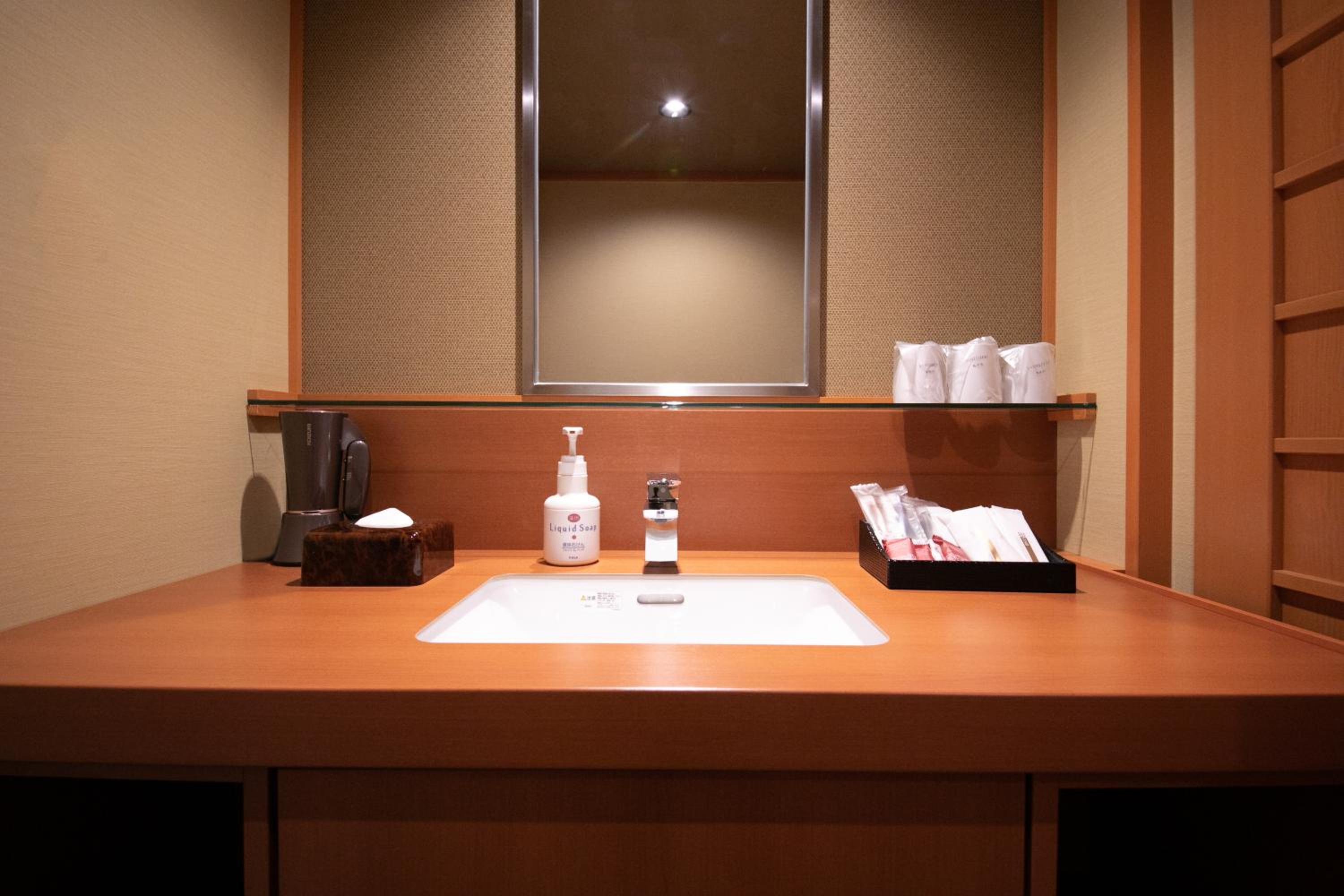 Superior Japanese-Style Room - Photo 7