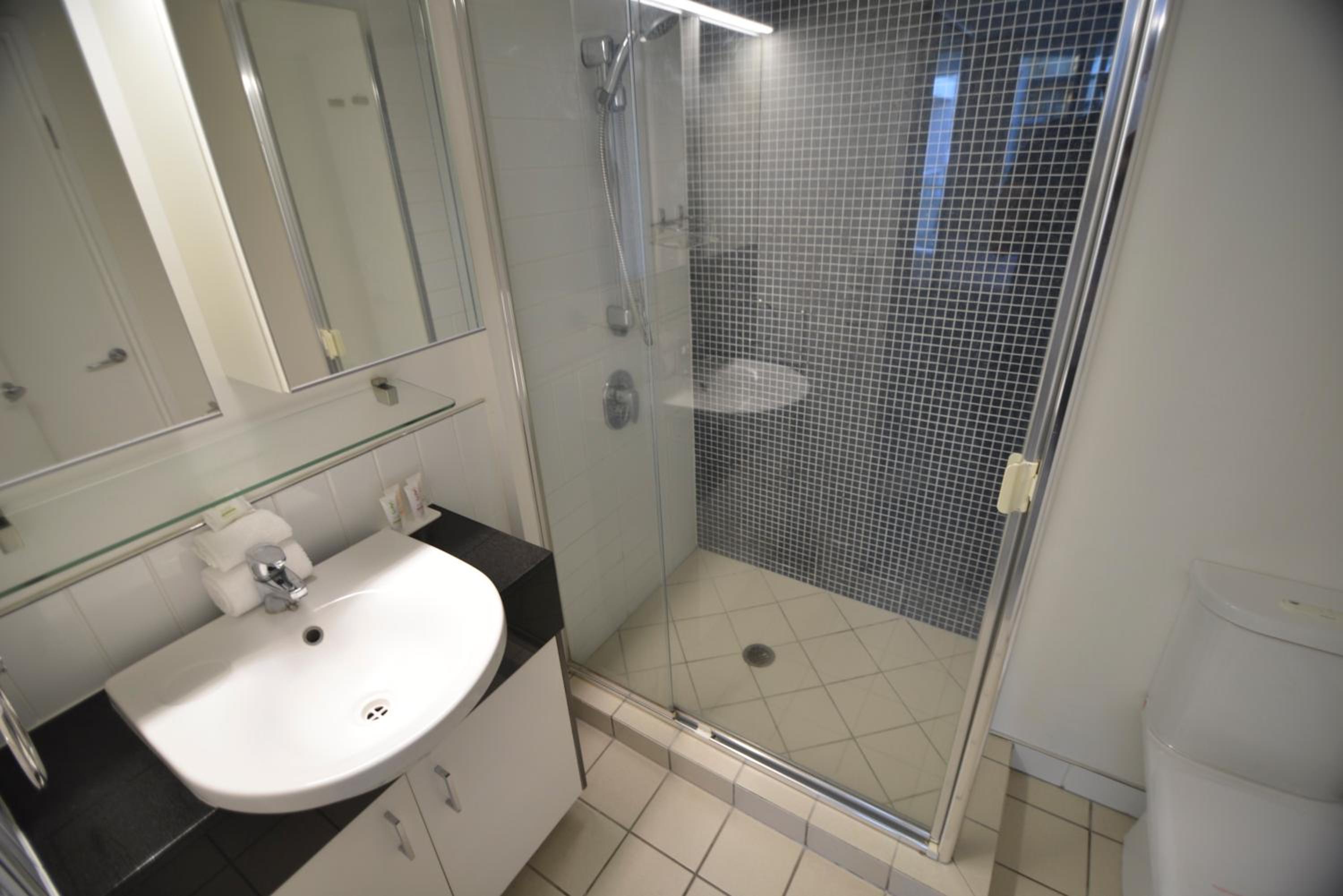 Deluxe Two-Bedroom Apartment with Private Rooftop photo 2