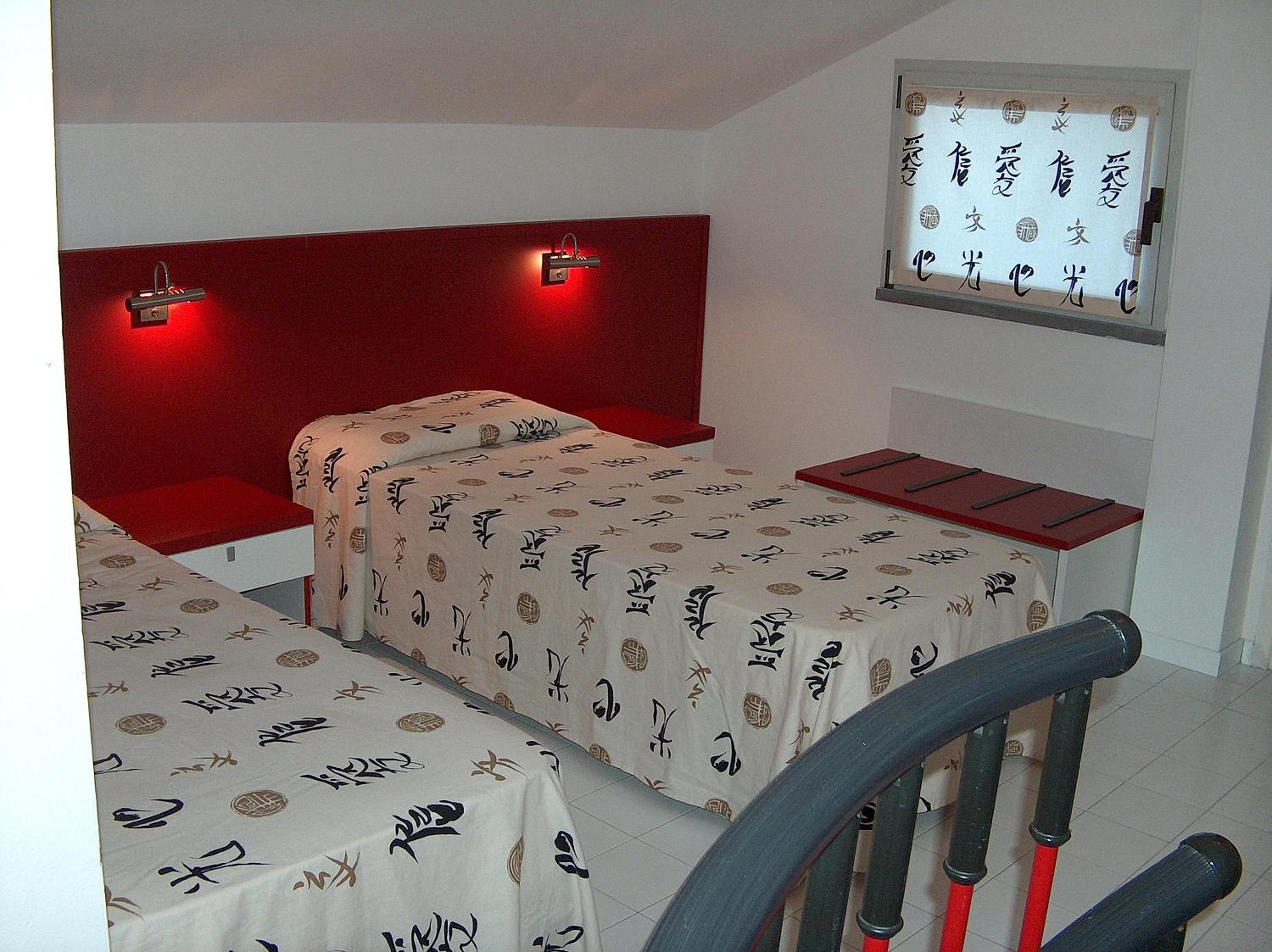 Large Two-Bedroom Apartment - Split Level photo 2