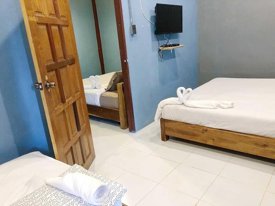 Deluxe Family Suite photo 3