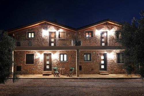 Two-Bedroom House - Photo 12