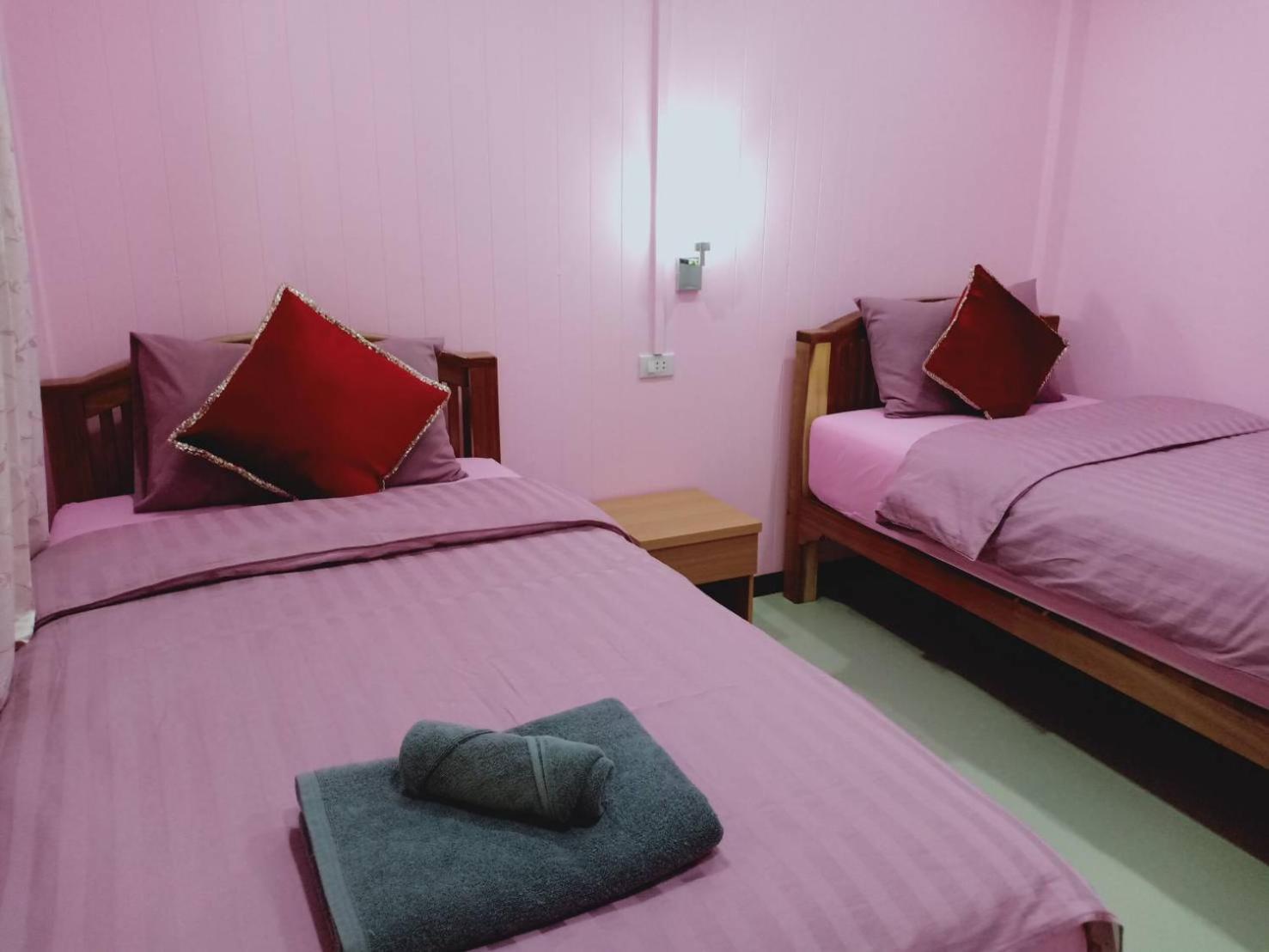 Twin Room with Private Bathroom - Photo 3