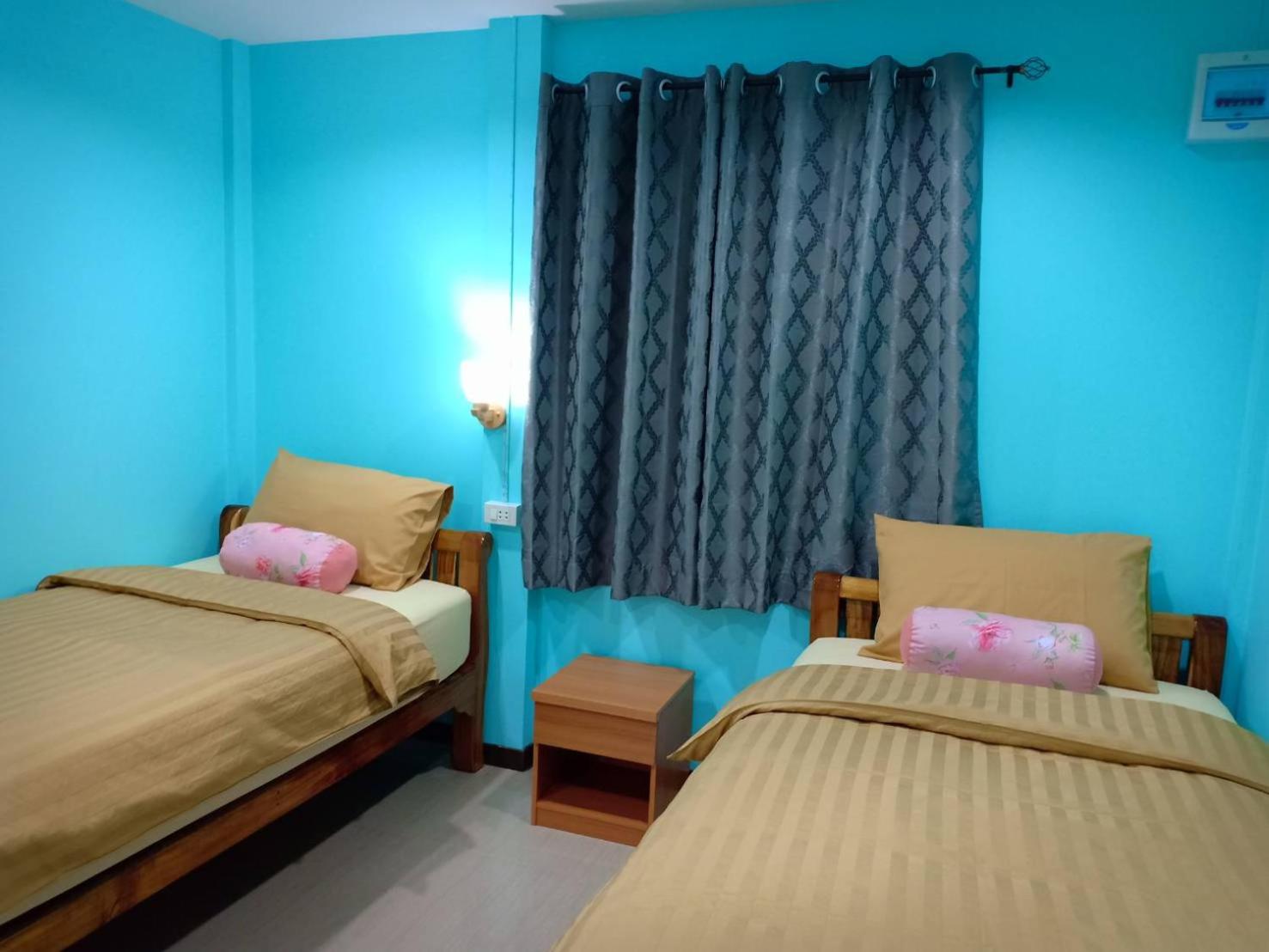 Twin Room with Private Bathroom - Photo 4