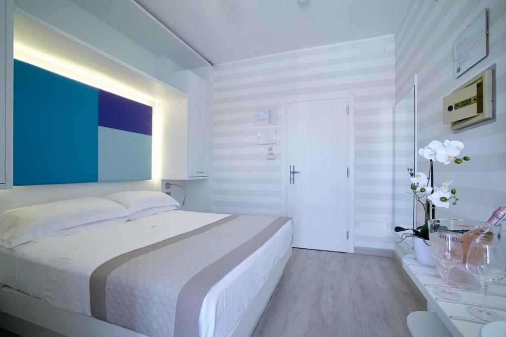 Double Room with Balcony - Photo 1
