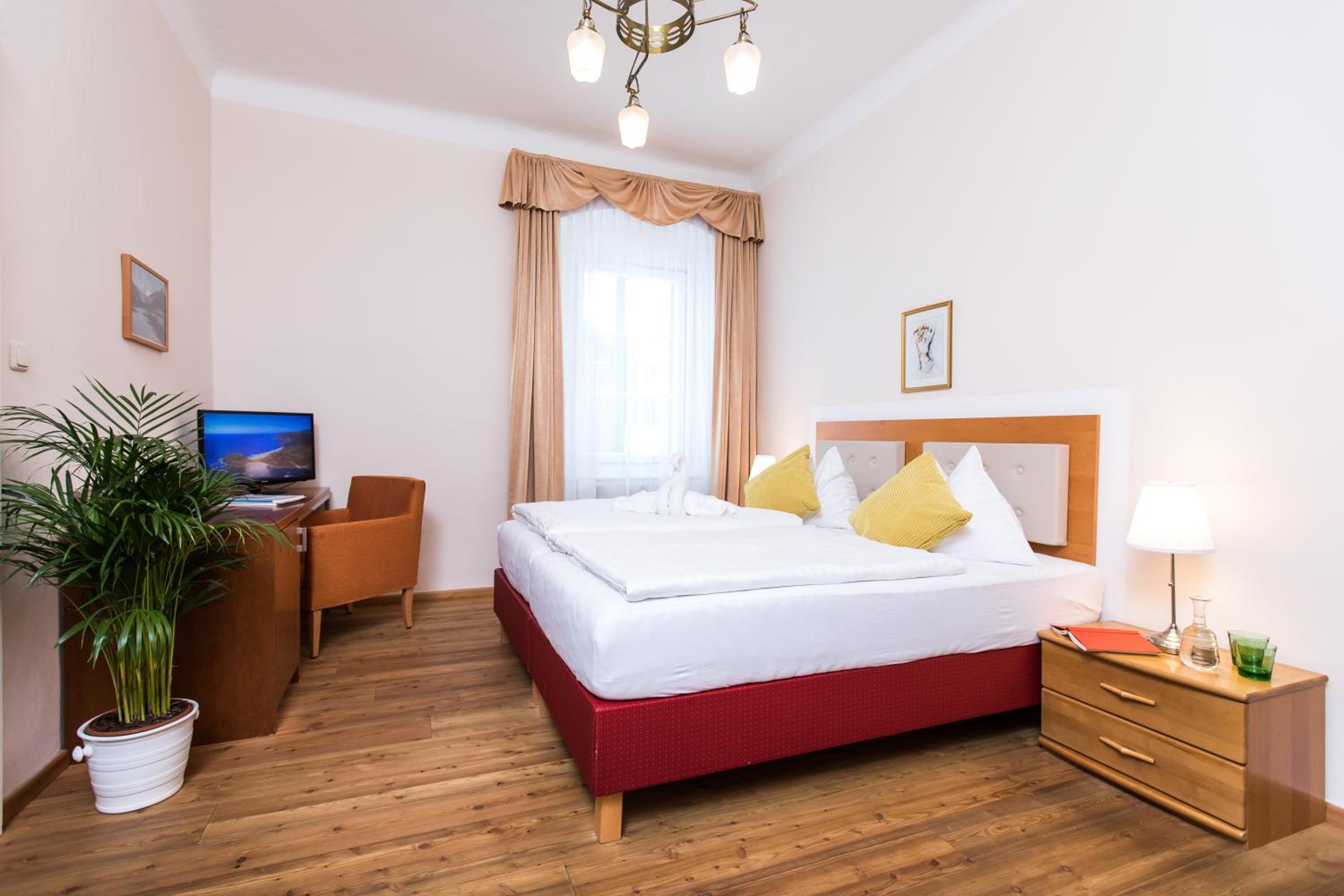 Suite with Mountain View