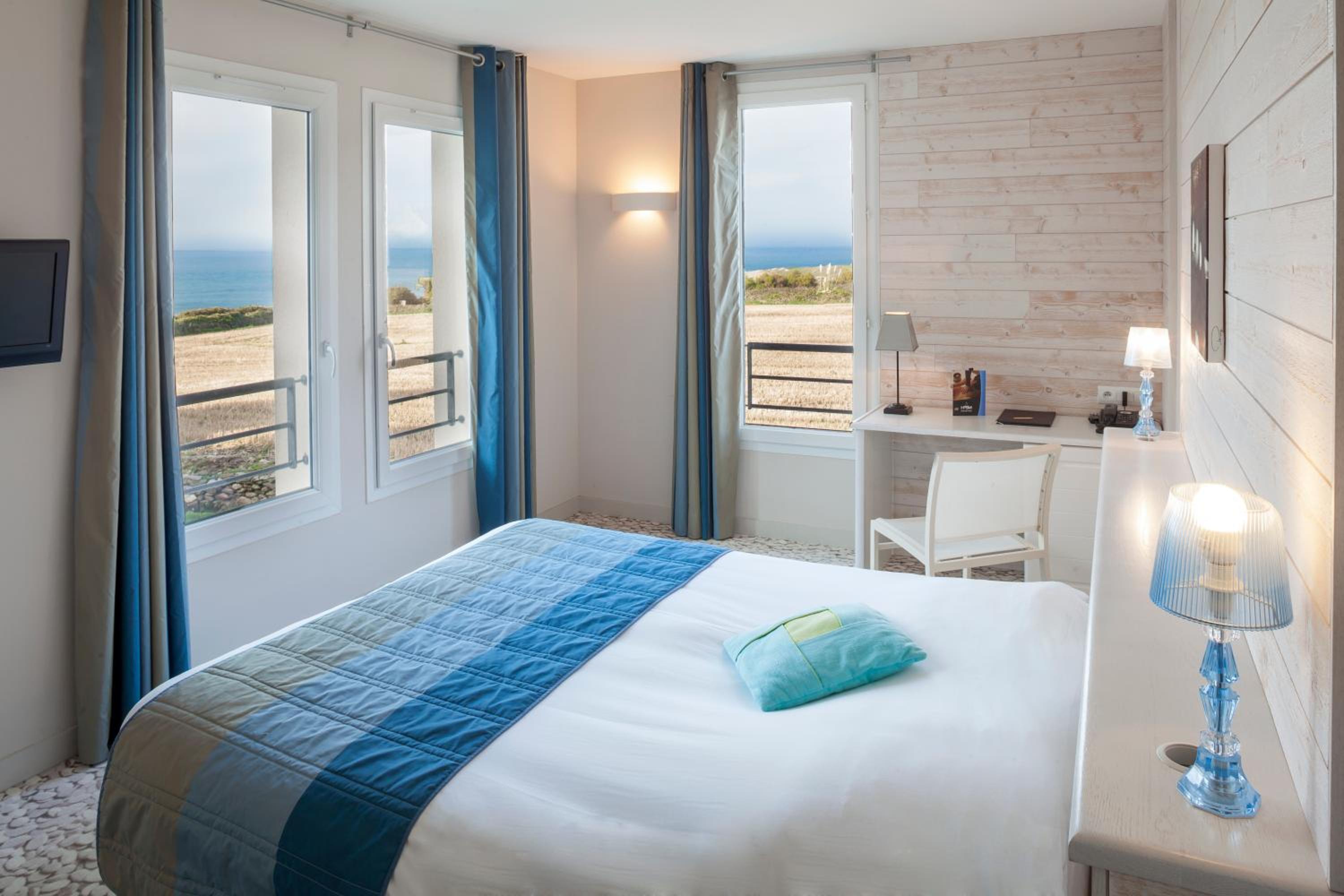 Double or Twin Room with Sea View