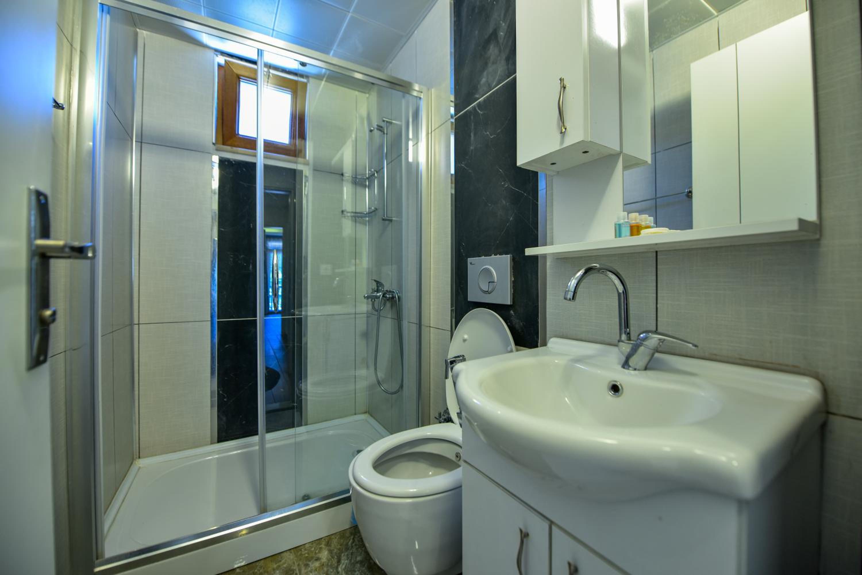 Two-Bedroom Suite with Balcony (Ground Floor) - Photo 11