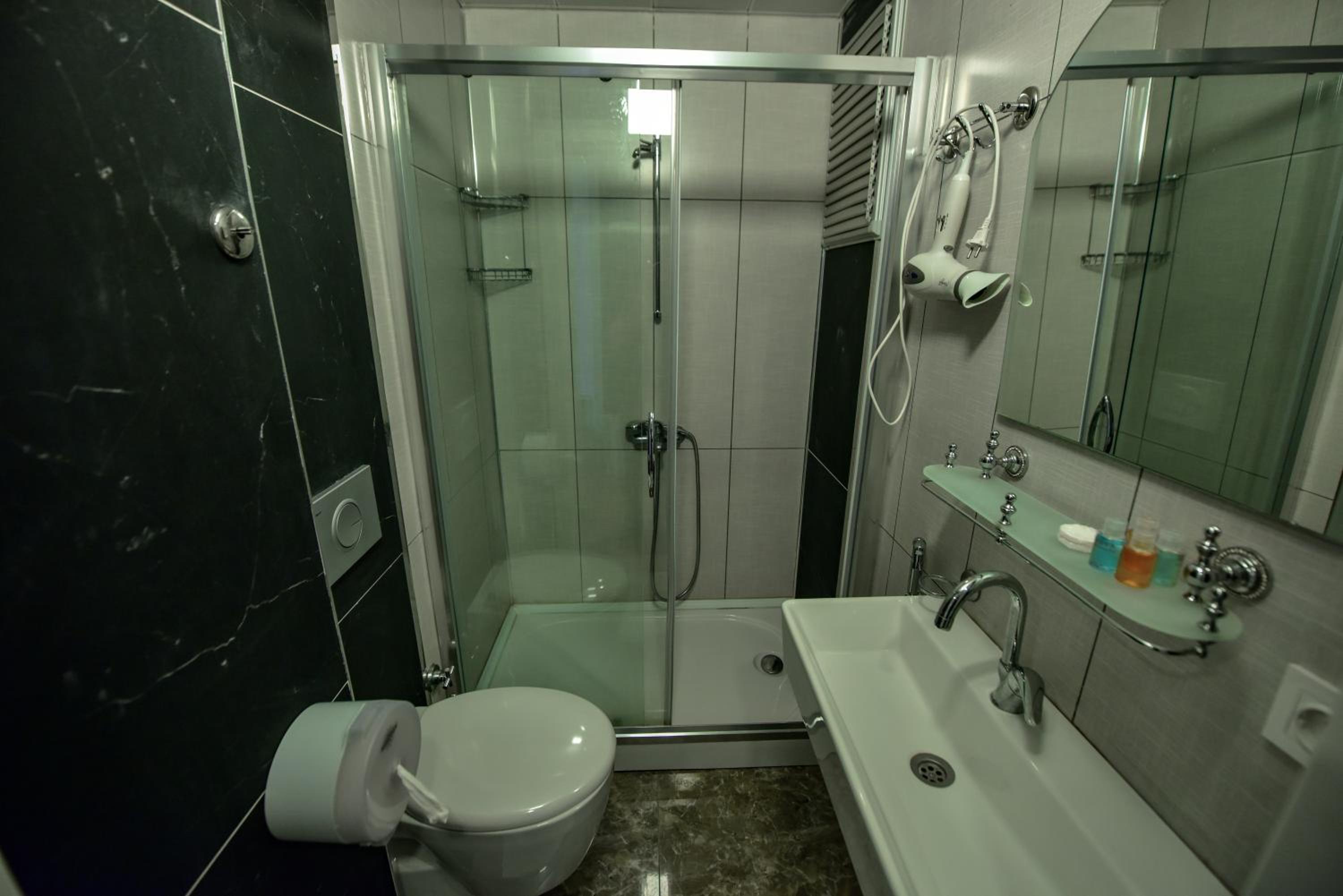One-Bedroom Suite with Balcony (Ground Floor) - Photo 3