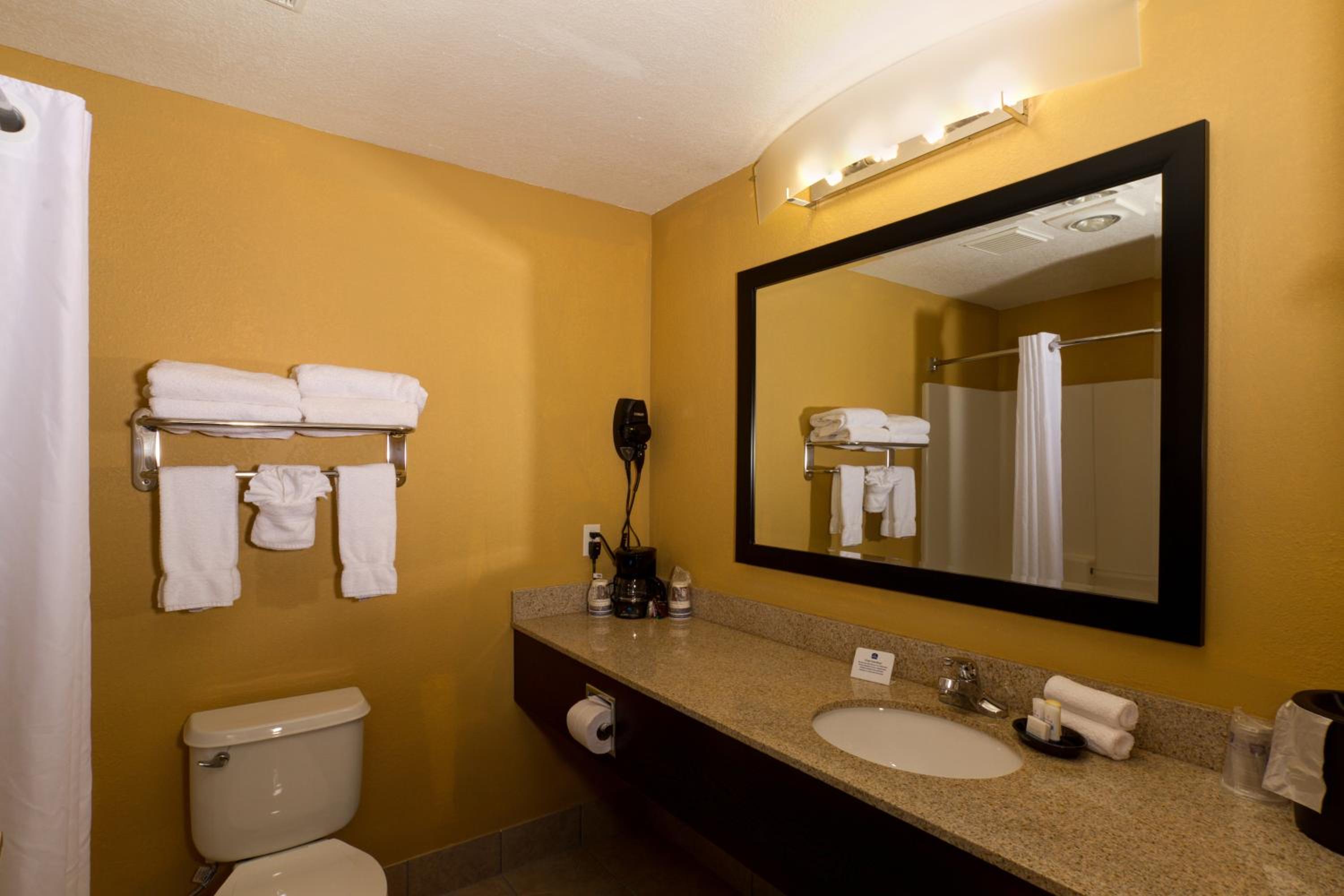 Standard King Room - Non-Smoking  - Photo 3