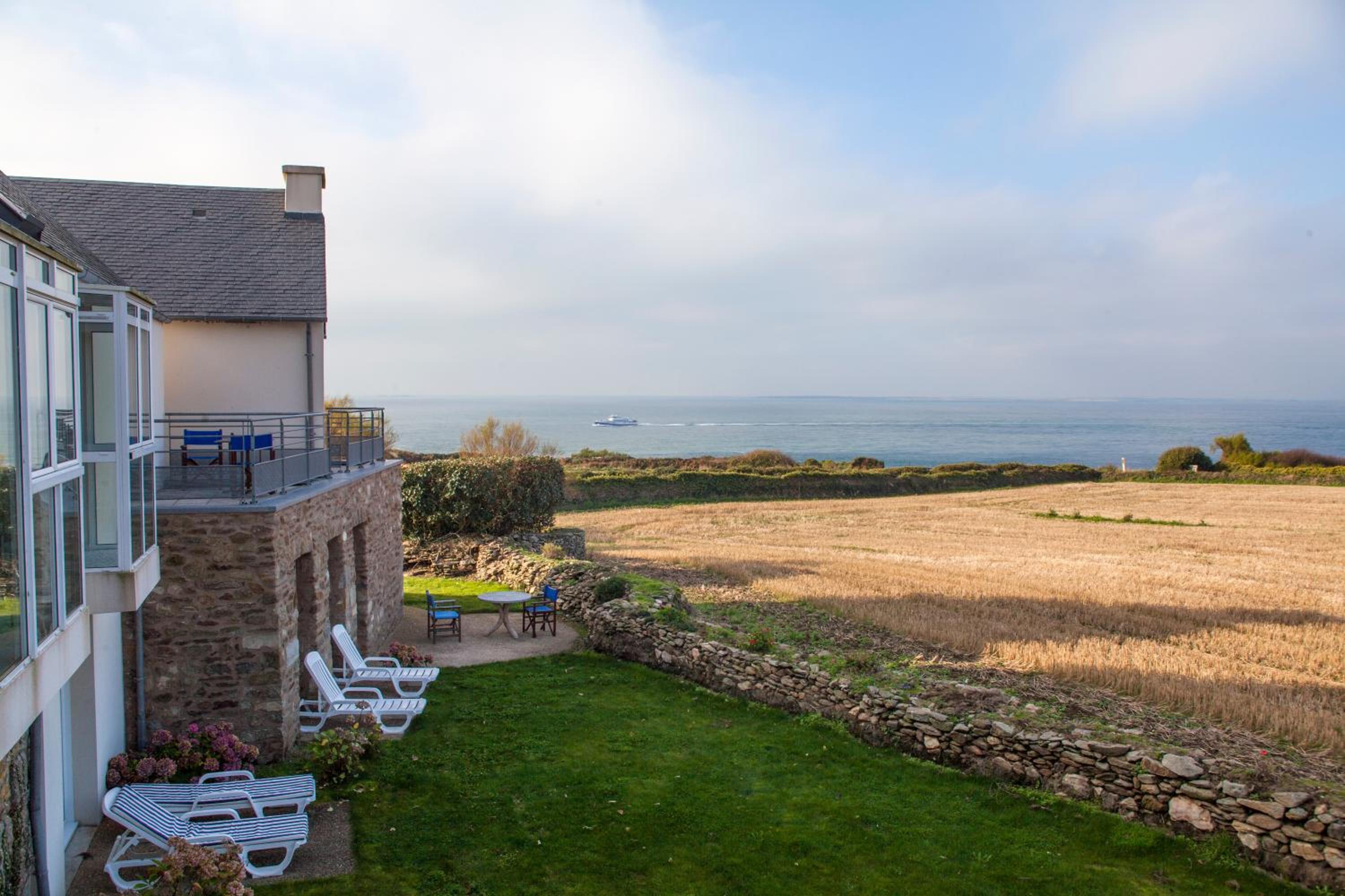 Double or Twin Room with Sea View photo 3