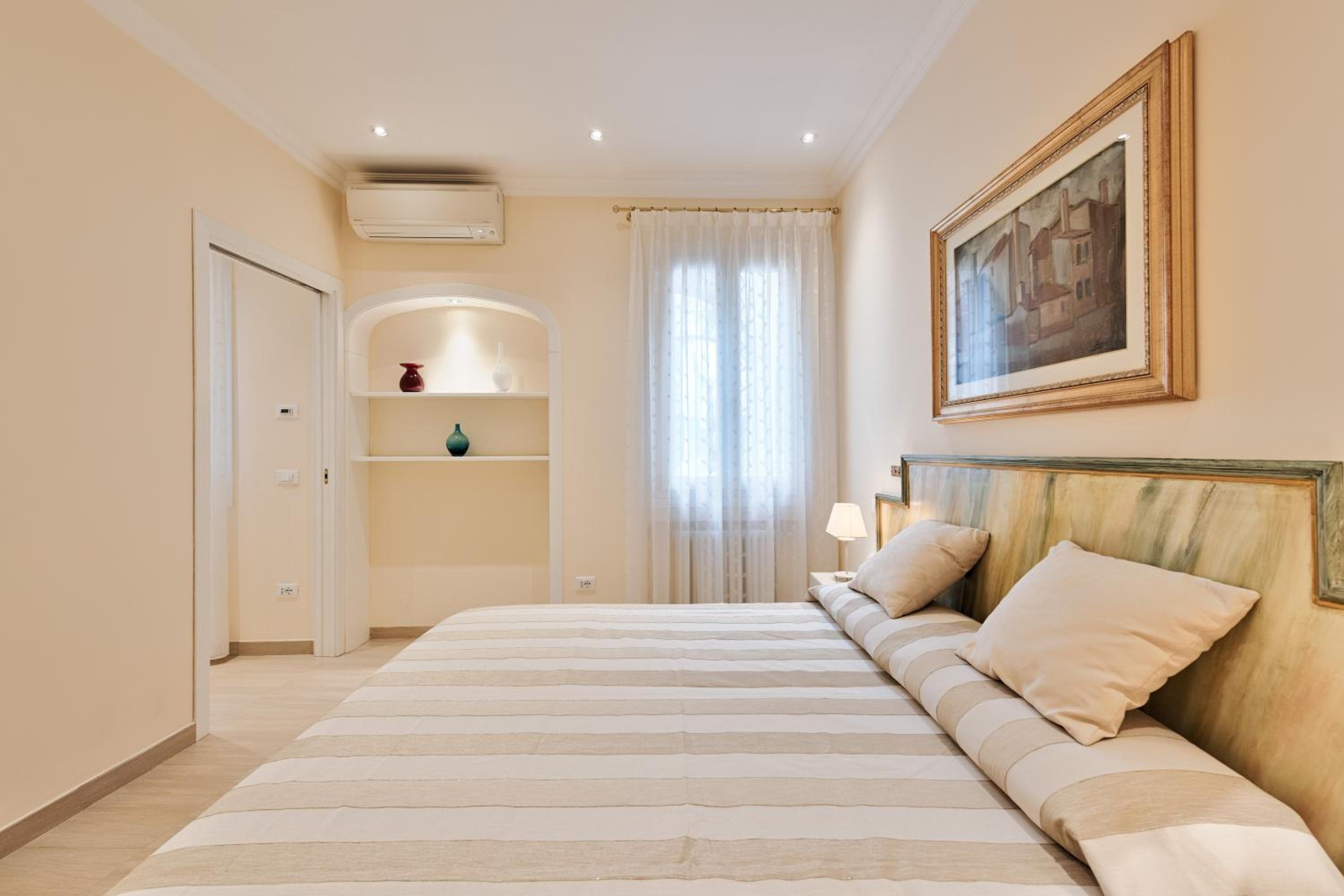 One-Bedroom Apartment photo 3